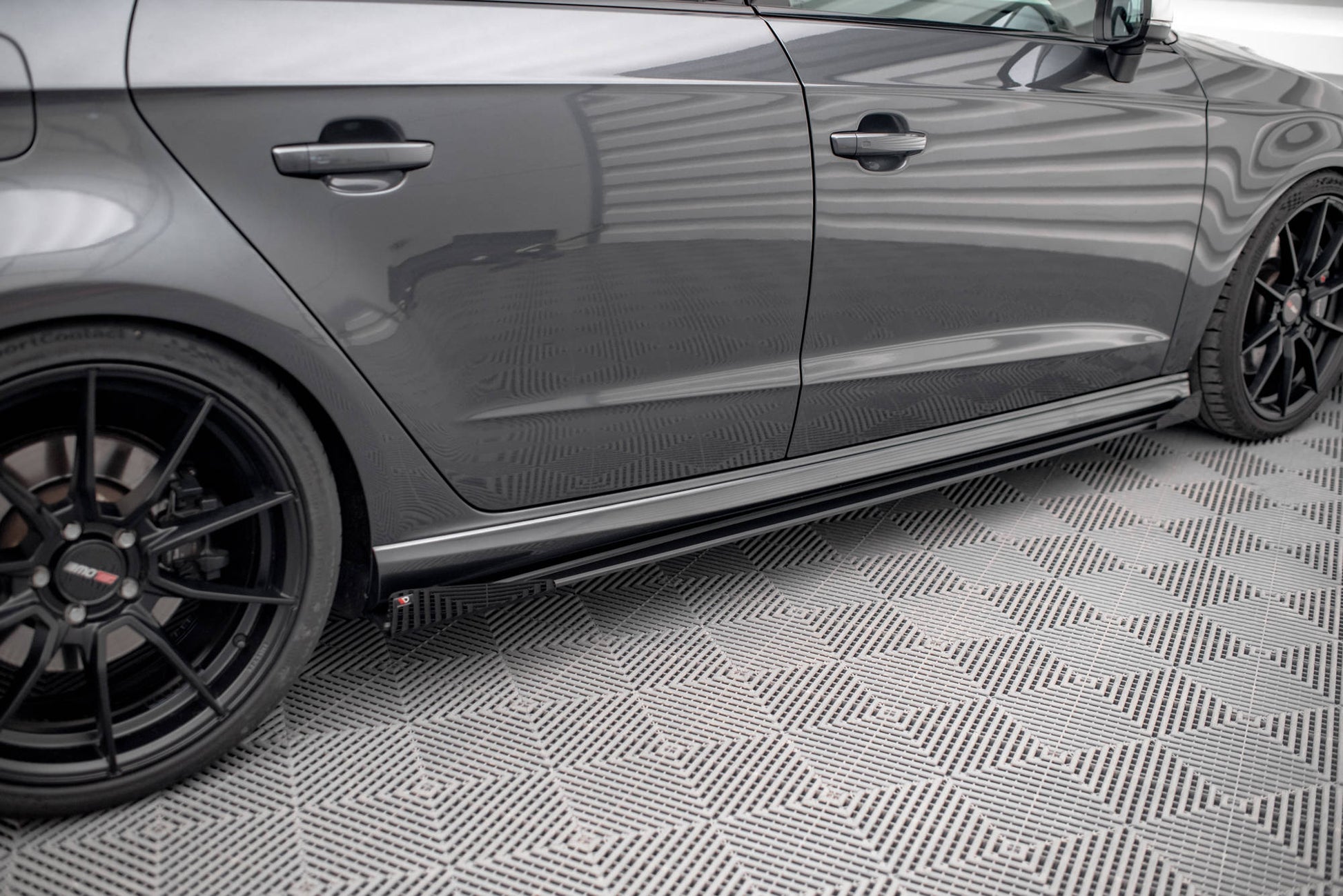 Maxton Street Pro Seitenschweller Ansatz für + Flaps Audi S3 / A3 S-Line Sportback 8V Facelift schwarz Hochglanz