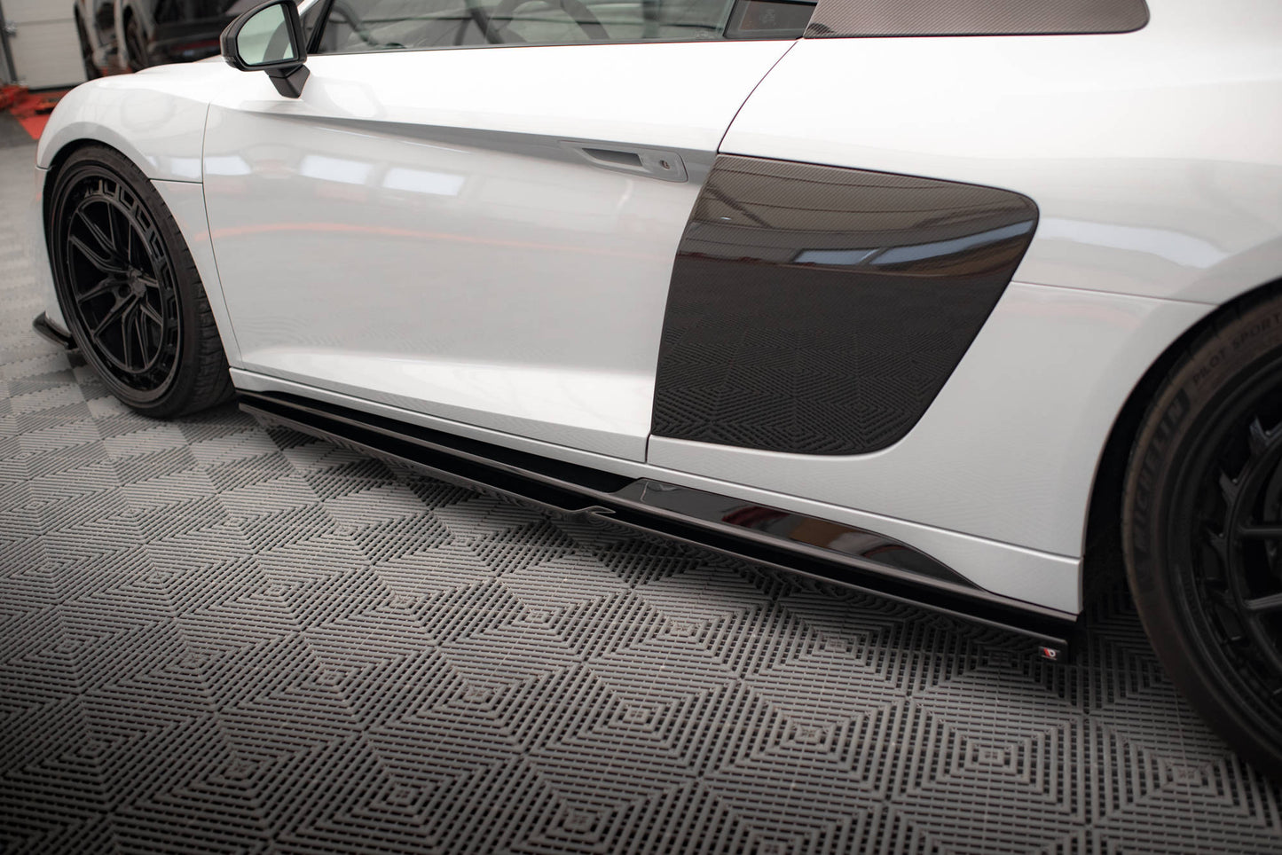 Maxton Seitenschweller Ansatz für V.2 für Audi R8 Mk2 Facelift schwarz Hochglanz