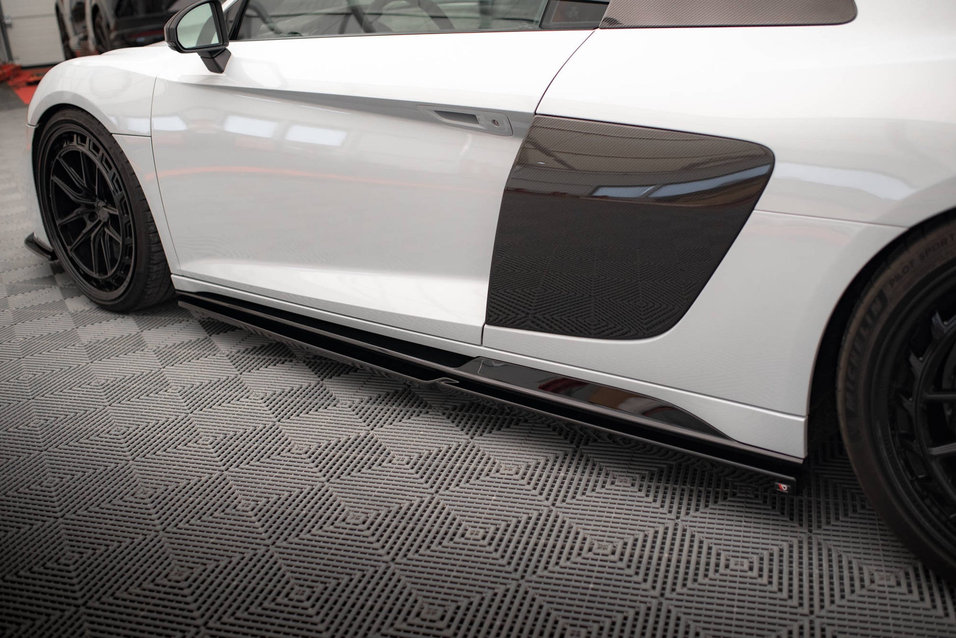 Maxton Seitenschweller Ansatz für V.2 für Audi R8 Mk2 Facelift schwarz Hochglanz