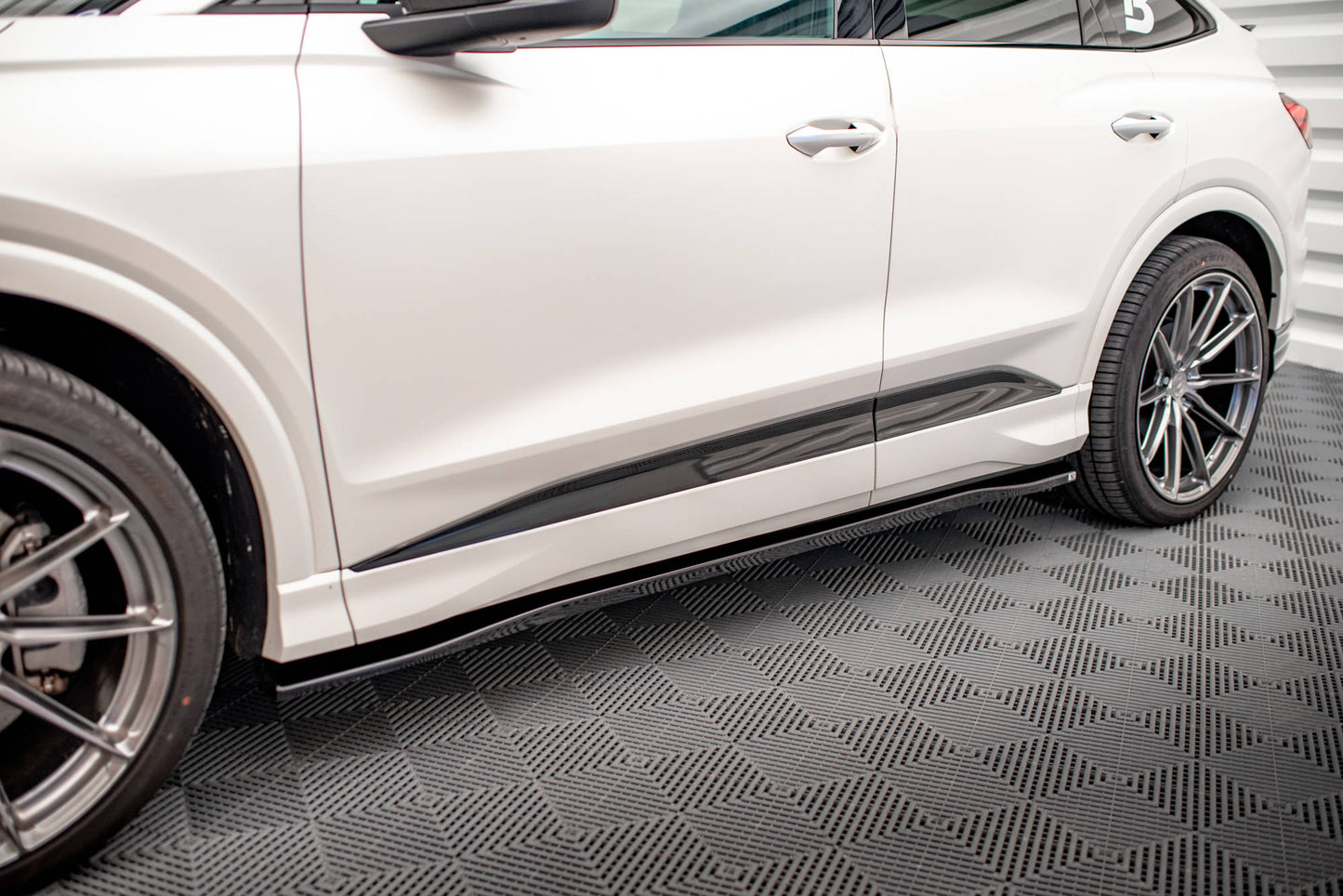 Maxton Seitenschweller Ansatz für Audi Q4 e-tron Sportback Mk1 schwarz Hochglanz