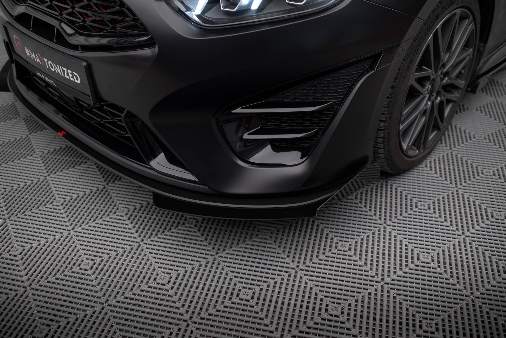Maxton Street Pro Front Ansatz für +Flaps für + Flaps Kia Proceed GT Mk1 Facelift / Ceed GT Mk3 Facelift  schwarz Hochglanz
