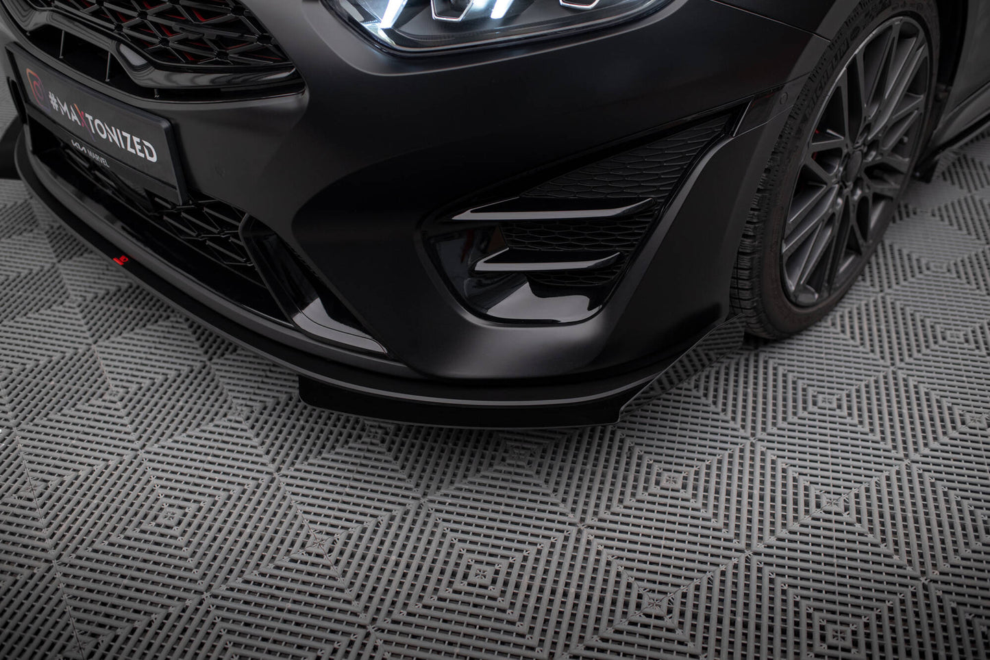 Maxton Street Pro Front Ansatz für +Flaps für + Flaps Kia Proceed GT Mk1 Facelift / Ceed GT Mk3 Facelift  schwarz Hochglanz