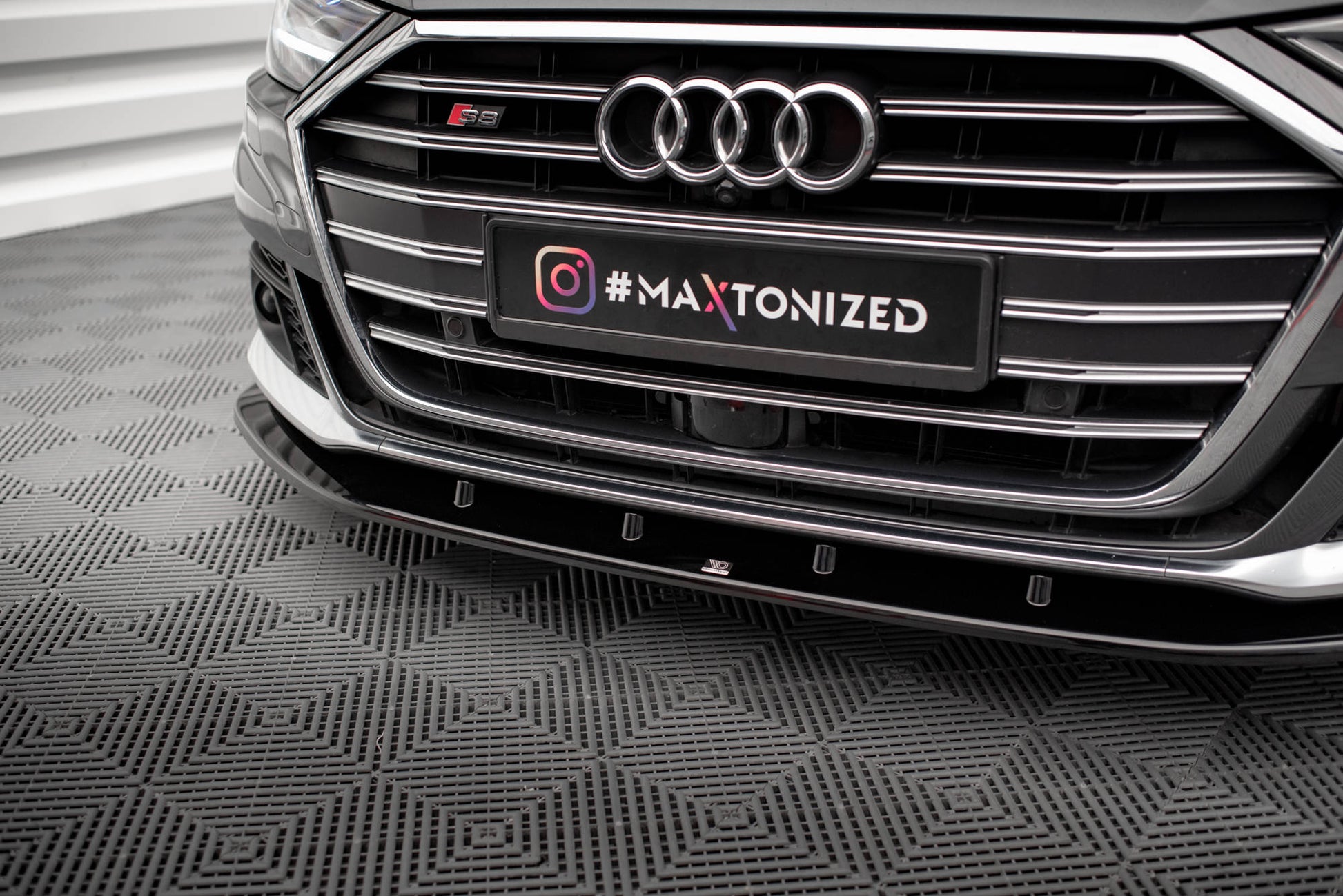 Maxton Front Ansatz V.2 für Audi S8 / A8 S-Line D5 schwarz Hochglanz