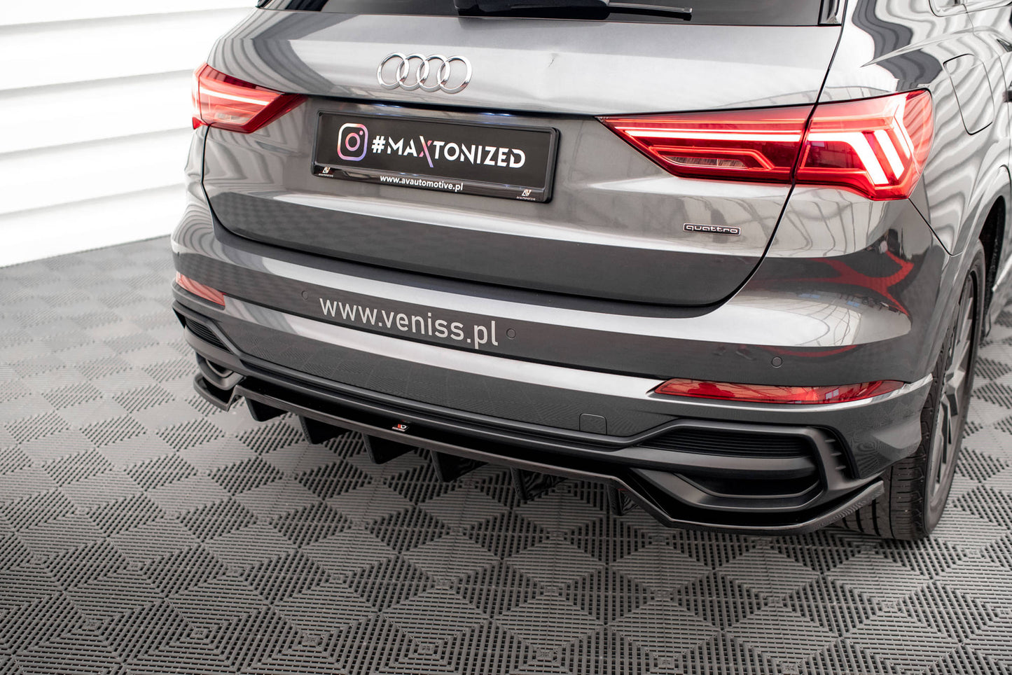 Maxton Mittlerer Diffusor Heck Ansatz DTM Look für Audi Q3 S-Line F3 schwarz Hochglanz