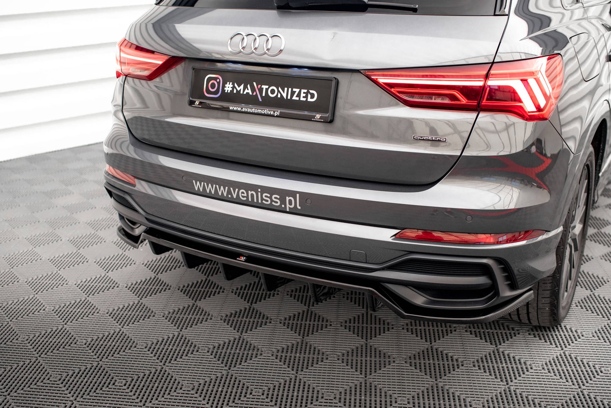 Maxton Mittlerer Diffusor Heck Ansatz DTM Look für Audi Q3 S-Line F3 schwarz Hochglanz