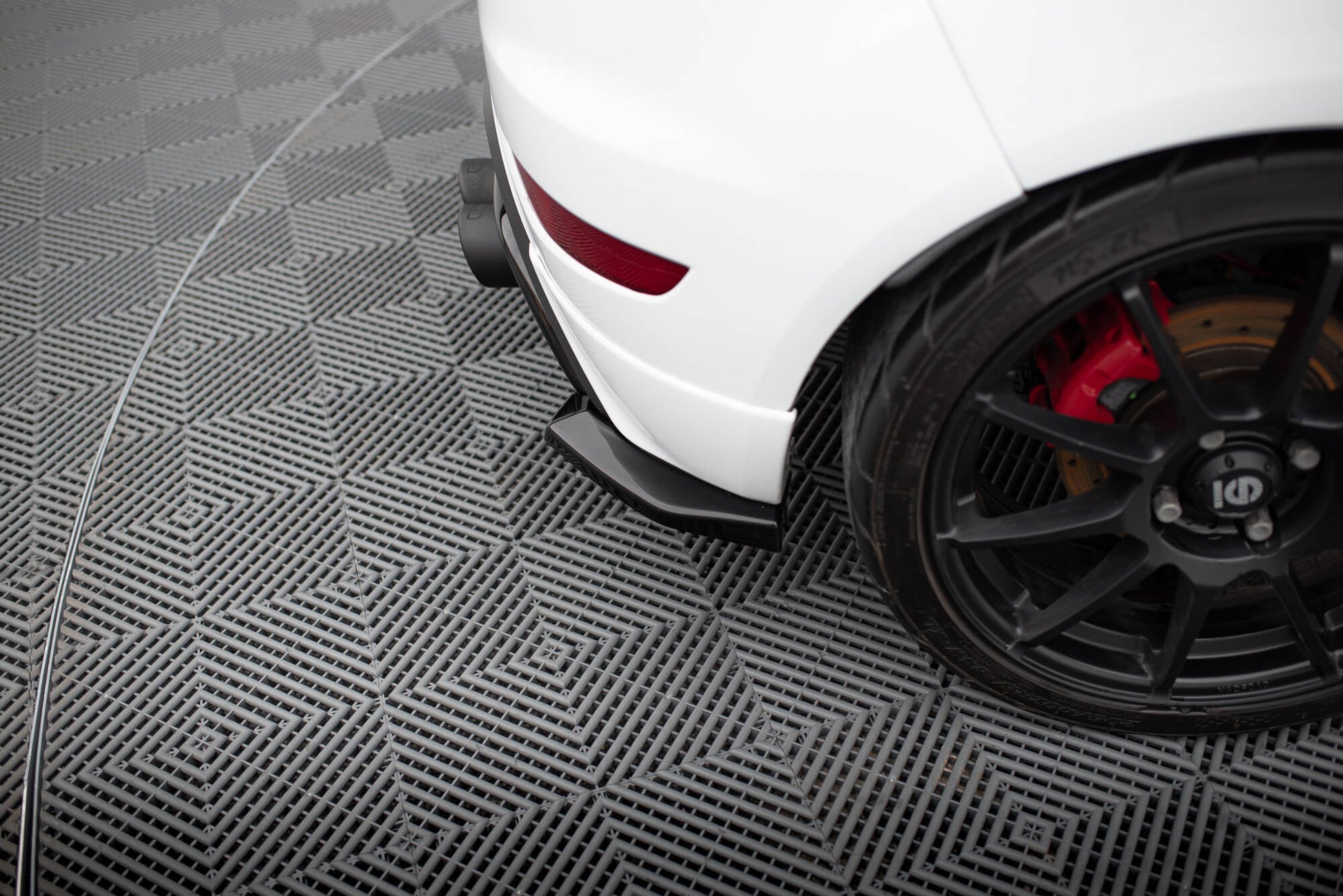 Maxton Heck Ansatz Flaps Diffusor V.3 für Ford Fiesta ST Mk7 Facelift schwarz Hochglanz