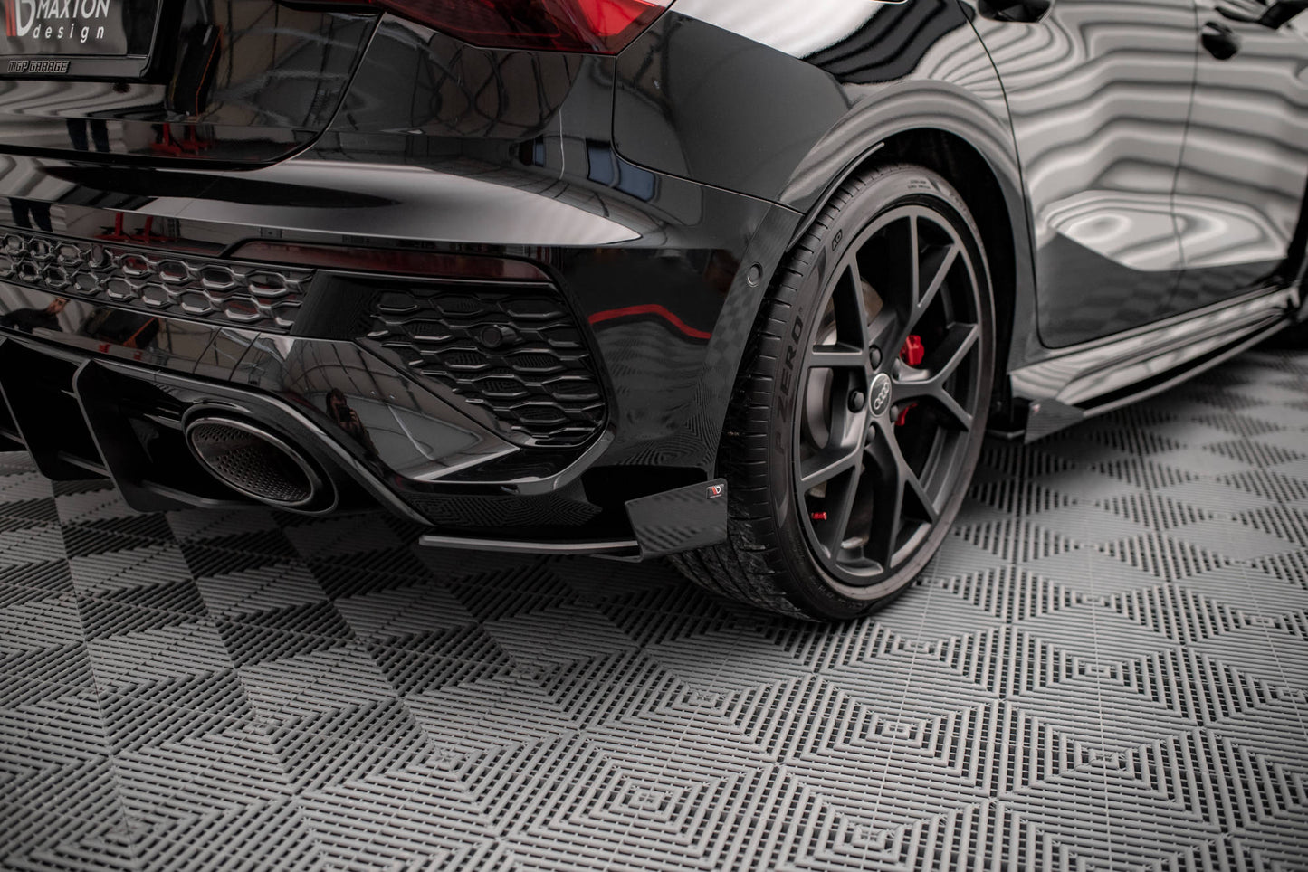 Maxton Street Pro Heck Ansatz Flaps Diffusor +Flaps für Audi RS3 Sportback 8Y schwarz Hochglanz