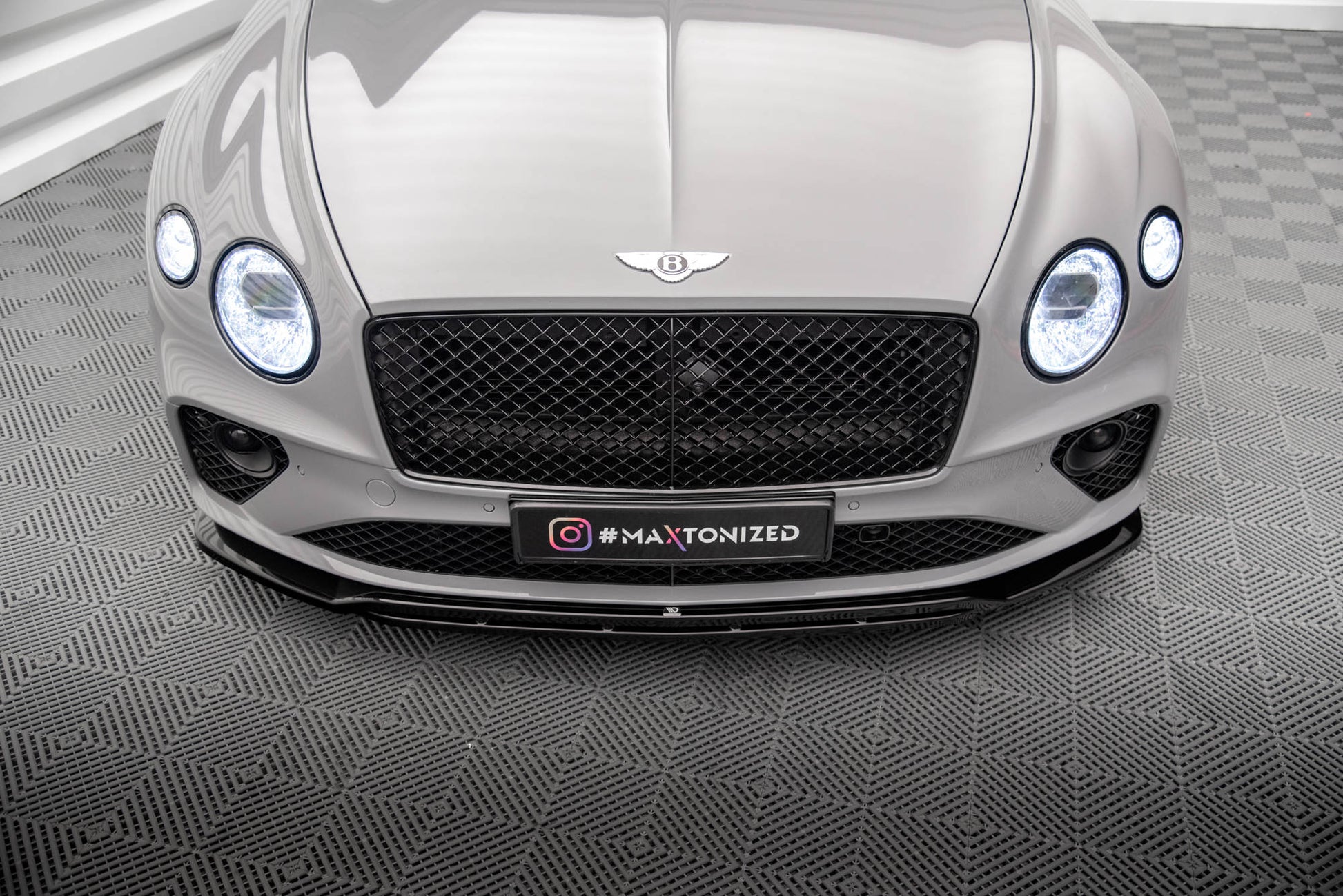 Maxton Front Ansatz für Bentley Continental GT Mk3 schwarz Hochglanz