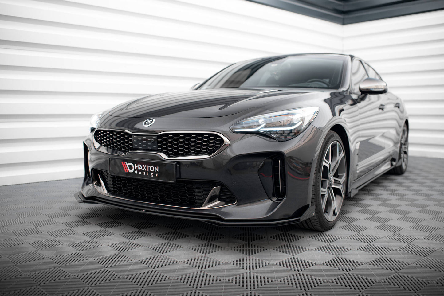 Maxton Front Flaps Kia Stinger GT / GT-Line / Standard Mk1 schwarz Hochglanz