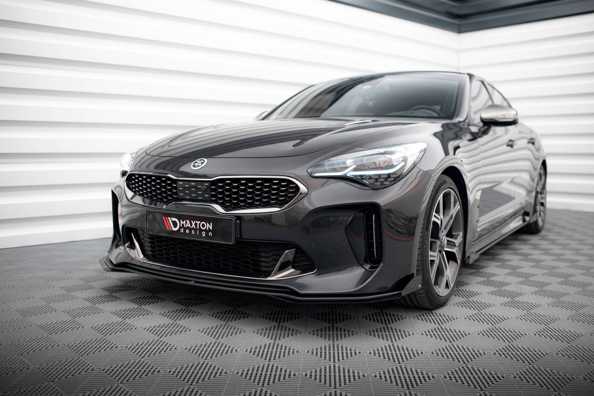 Maxton Front Flaps Kia Stinger GT / GT-Line / Standard Mk1 schwarz Hochglanz