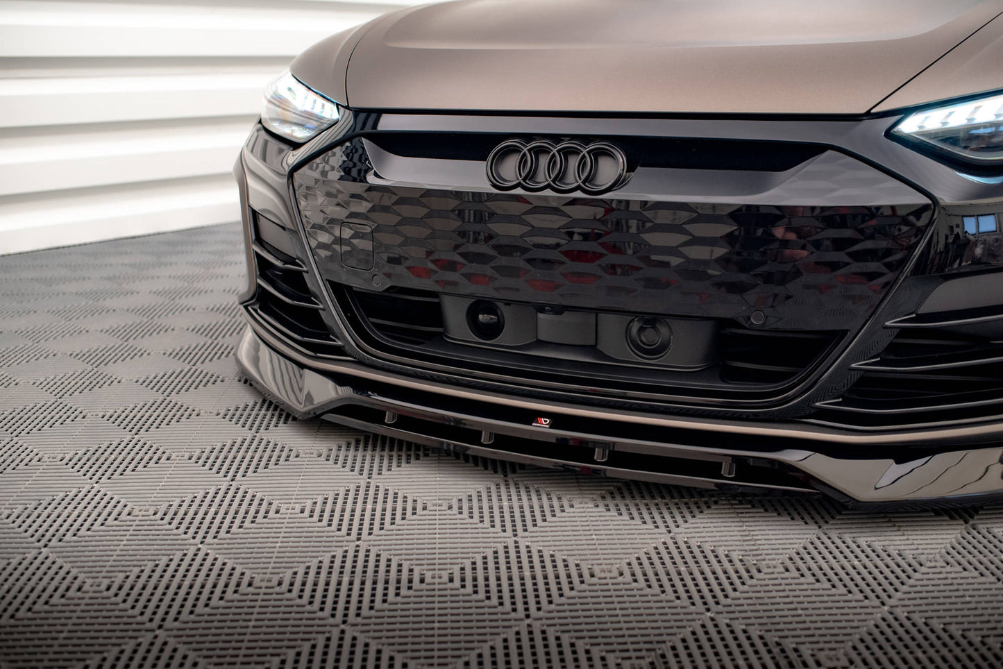 Maxton Front Ansatz V.3 für Audi e-Tron GT / RS GT Mk1 schwarz Hochglanz