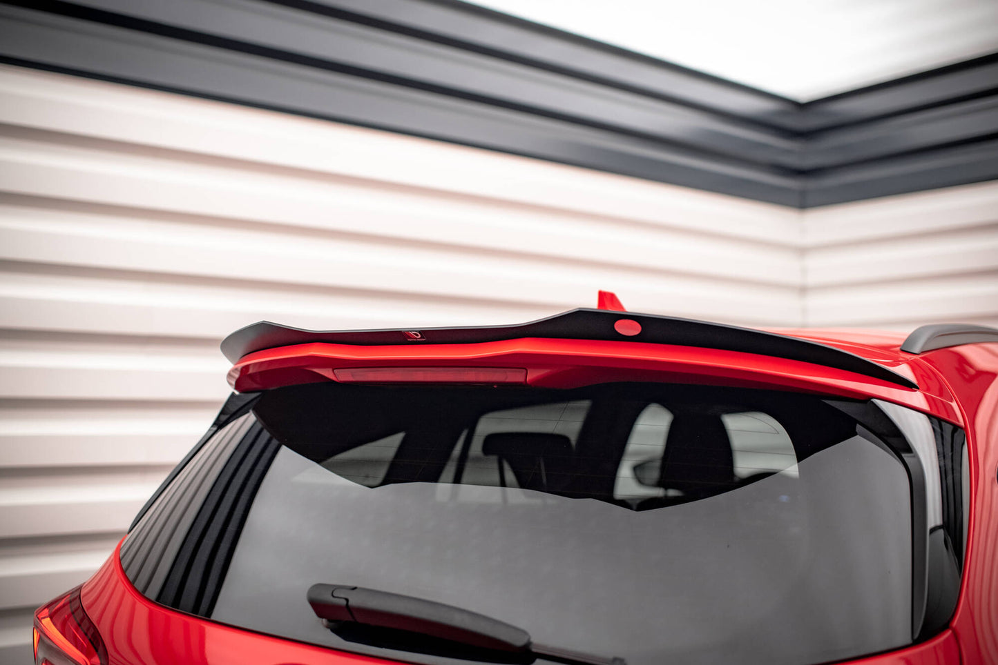 Maxton Spoiler CAP V.2 für Ford Focus Kombi ST-Line Mk4 schwarz Hochglanz