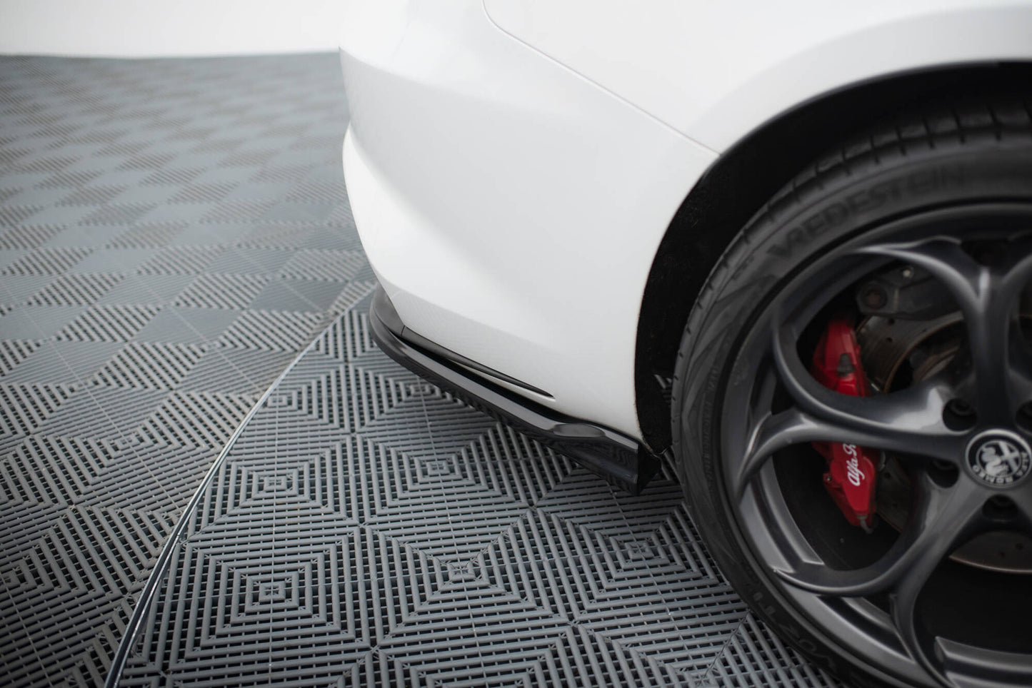 Maxton Heck Ansatz Flaps Diffusor für Alfa Romeo Giulia Quadrifoglio schwarz Hochglanz