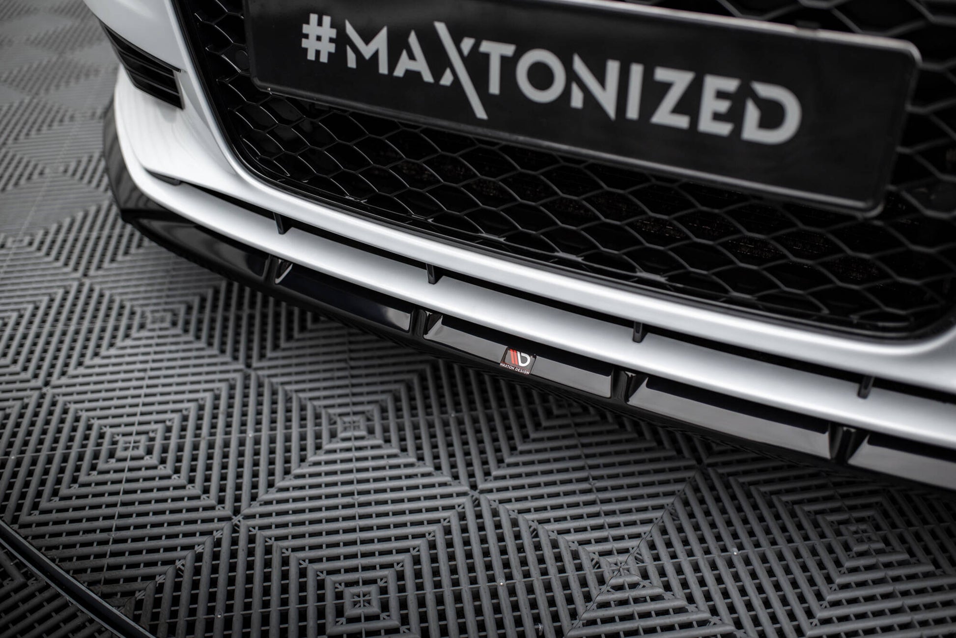 Maxton Front Ansatz V.1 für Audi A3 Limousine 8V schwarz Hochglanz