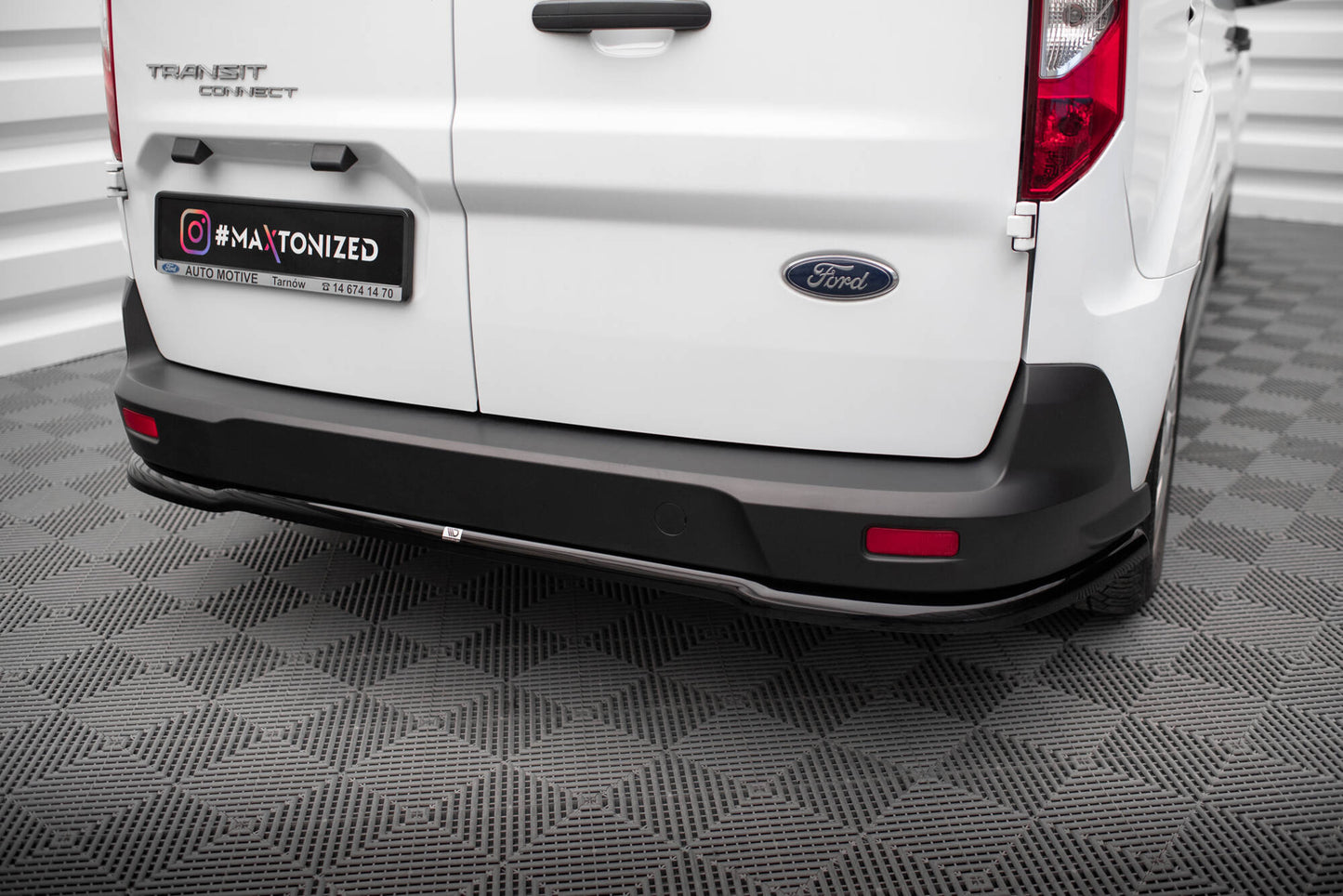 Maxton Zentrale Hinten Splitte Ford Transit Connect Mk2 Facelift schwarz Hochglanz
