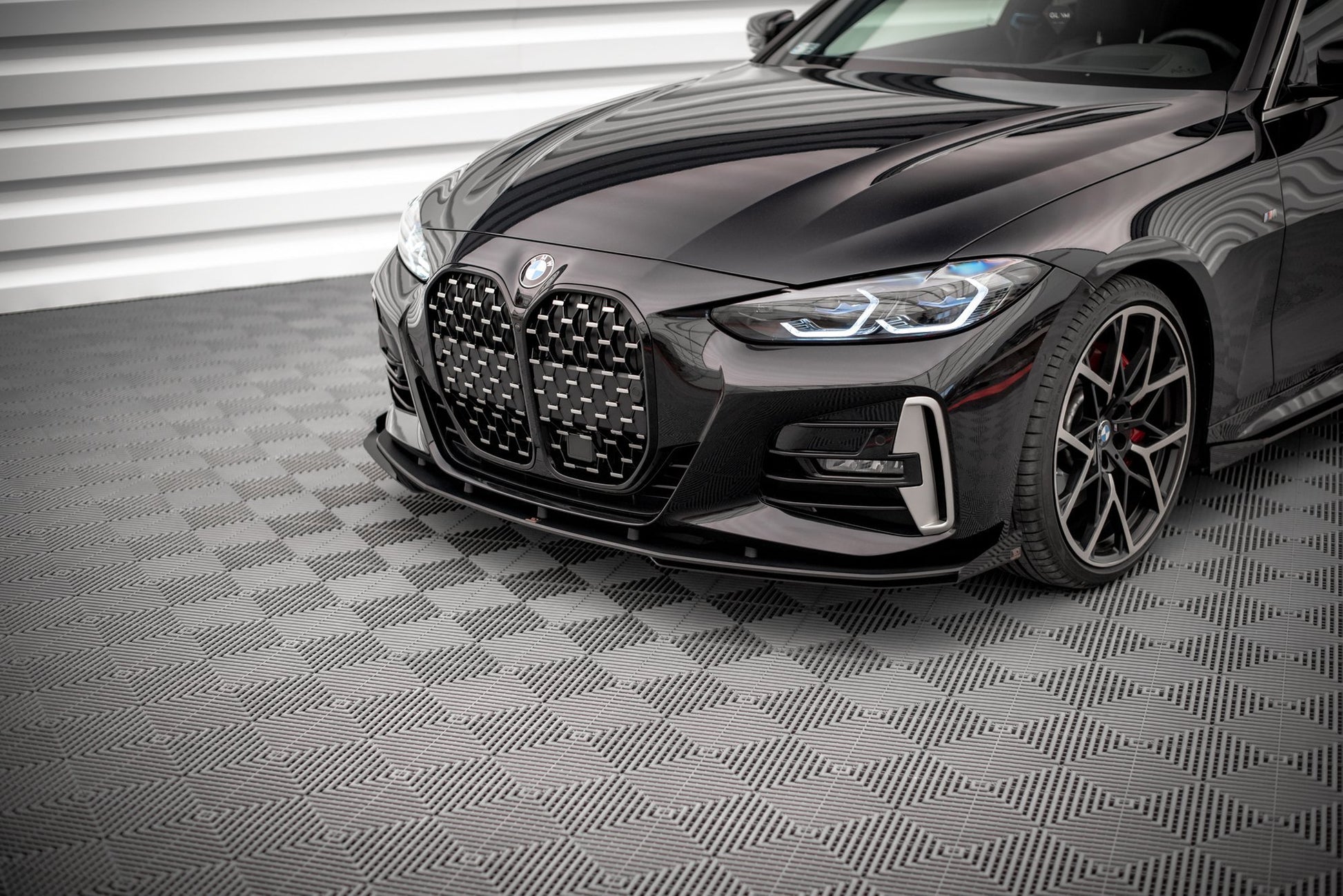 Maxton Street Pro Front Ansatz für +Flaps für BMW 4er M-Paket G22 schwarz Hochglanz