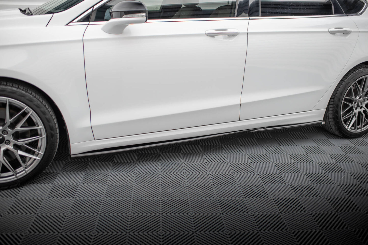 Maxton Seitenschweller Ansatz für Ford Mondeo Sport Mk5 Facelift / Fusion Sport Mk2 Facelift schwarz Hochglanz