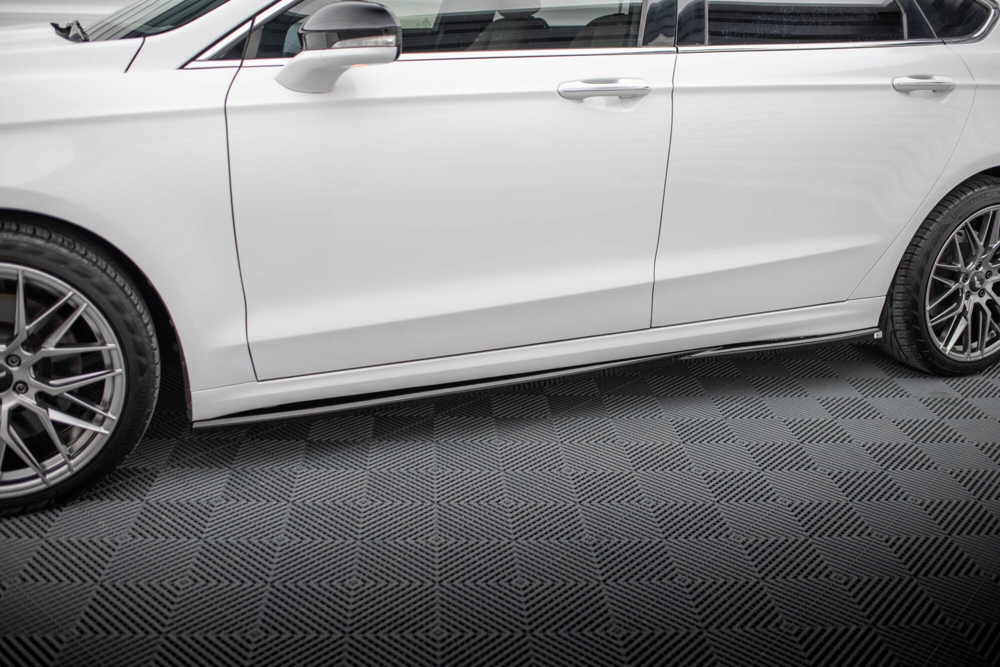 Maxton Seitenschweller Ansatz für Ford Mondeo Sport Mk5 Facelift / Fusion Sport Mk2 Facelift schwarz Hochglanz