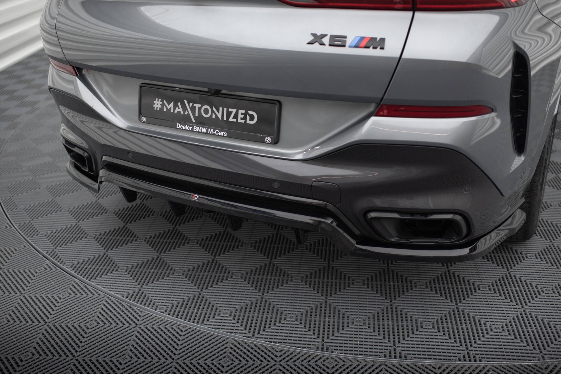 Maxton Mittlerer Diffusor Heck Ansatz DTM Look für V.1 BMW X6 M-Paket G06 Facelift schwarz Hochglanz