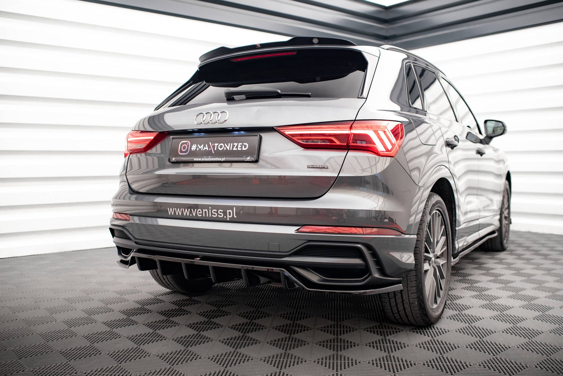 Maxton Mittlerer Diffusor Heck Ansatz DTM Look für Audi Q3 S-Line F3 schwarz Hochglanz