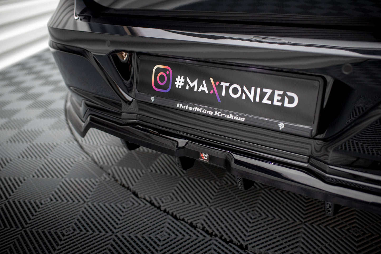Maxton Mittlerer Diffusor Heck Ansatz DTM Look für BMW 7 M-Paket G70 schwarz Hochglanz