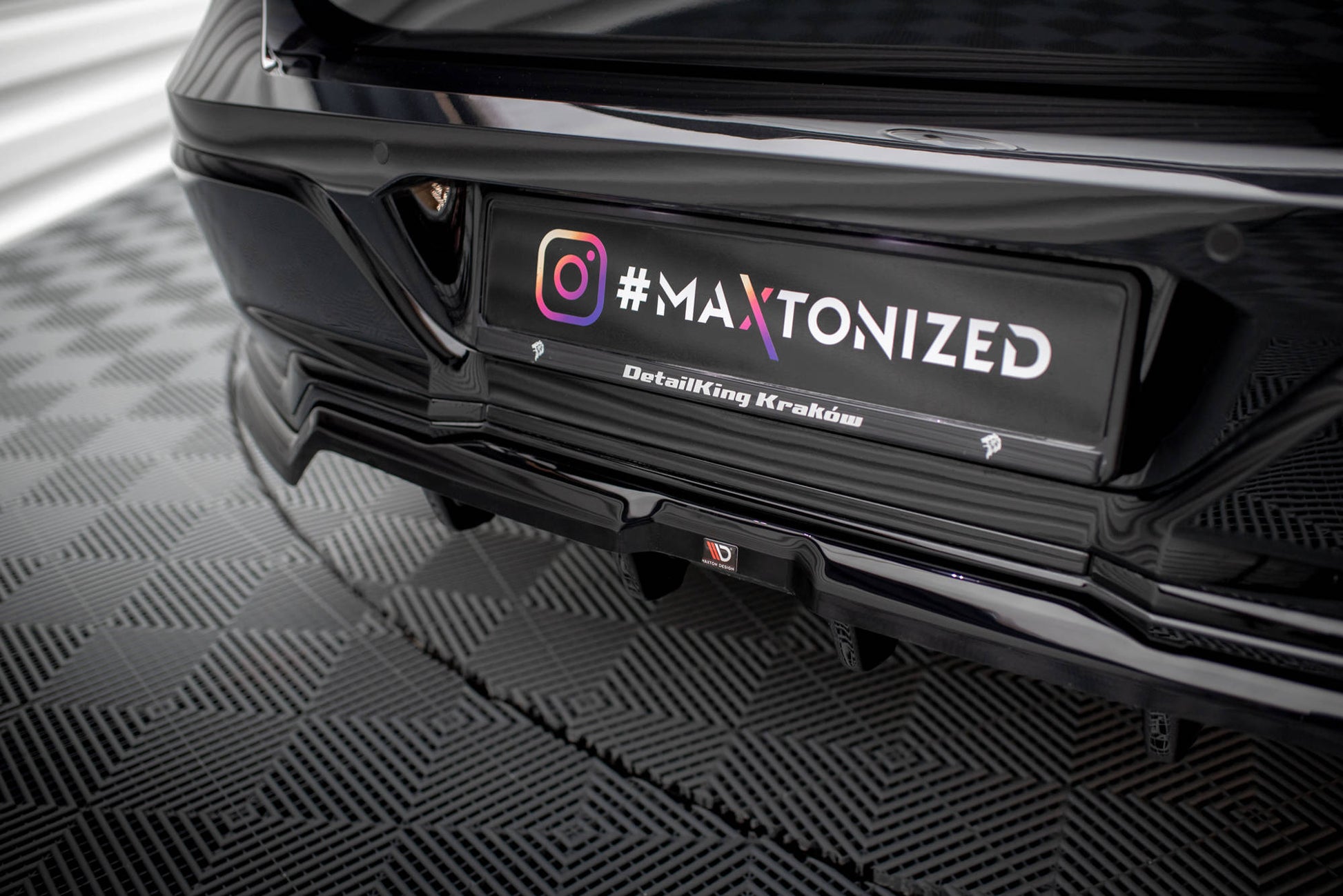 Maxton Mittlerer Diffusor Heck Ansatz DTM Look für BMW 7 M-Paket G70 schwarz Hochglanz