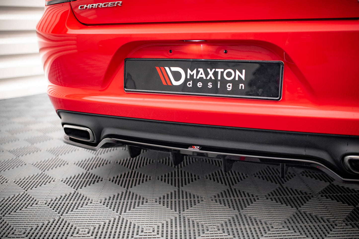 Maxton Mittlerer Diffusor Heck Ansatz DTM Look für Dodge Charger RT Mk7 Facelift schwarz Hochglanz