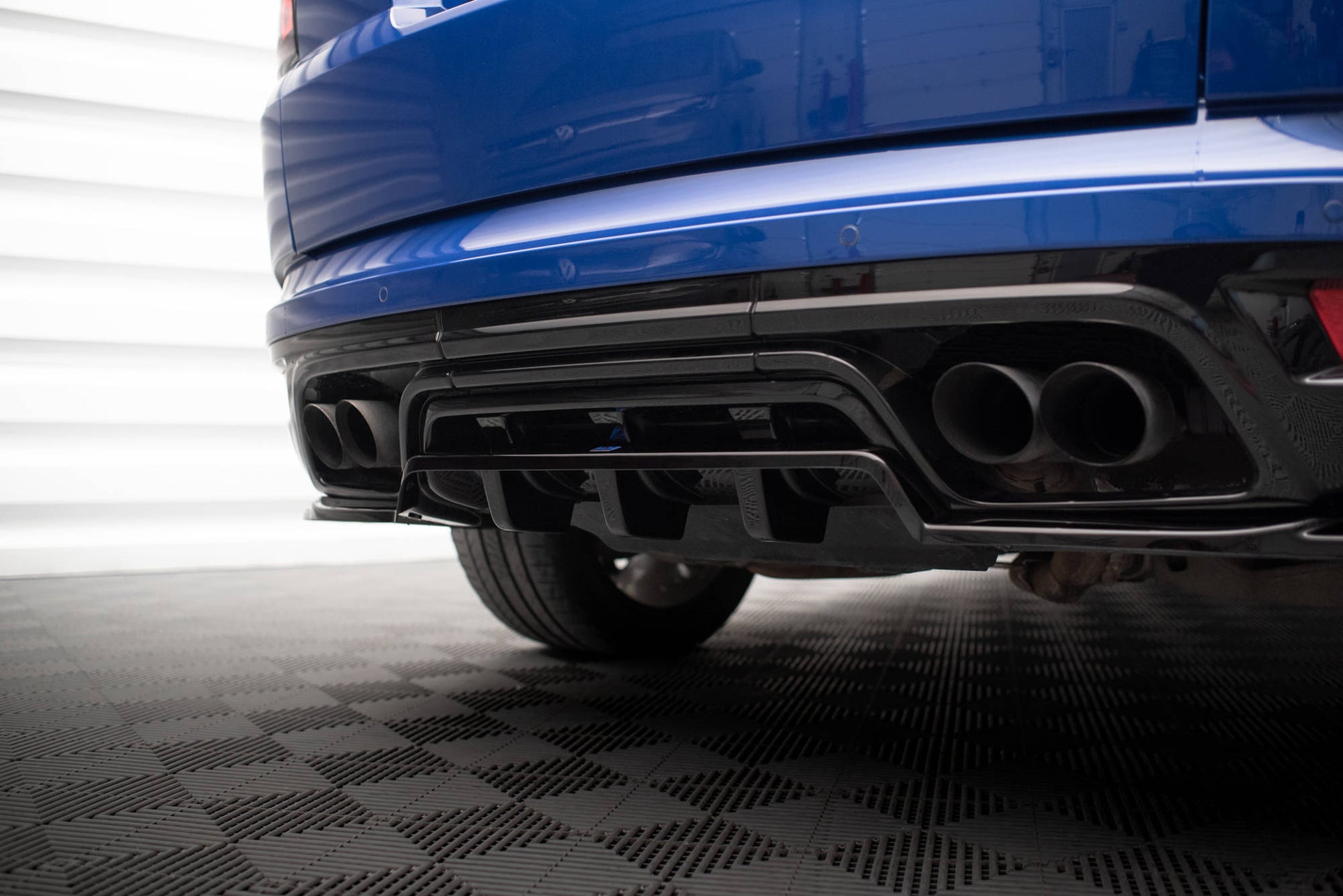 Maxton Mittlerer Diffusor Heck Ansatz DTM Look für Land Rover Range Rover Sport SVR Mk2 schwarz Hochglanz