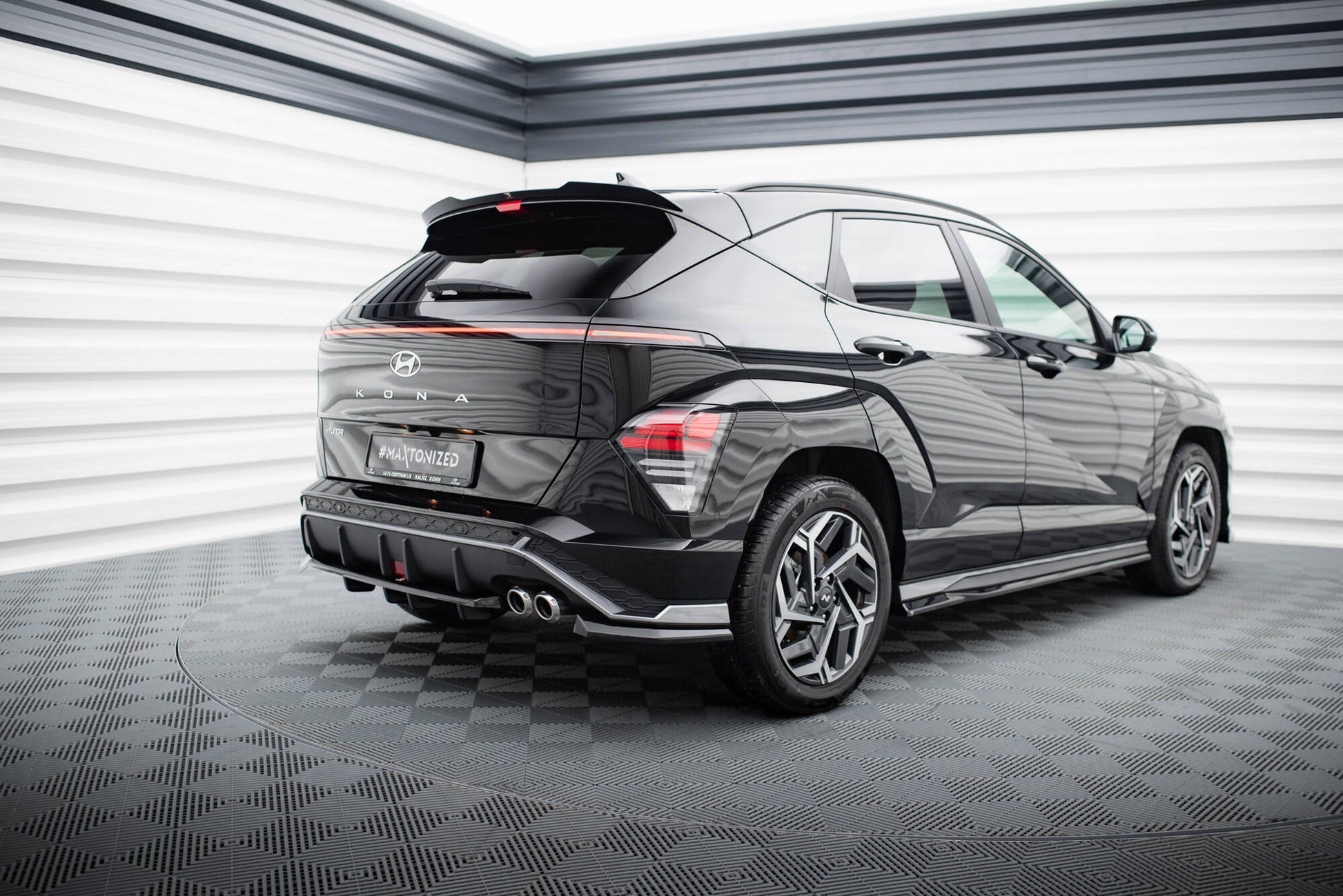 Maxton Mittlerer Diffusor Heck Ansatz DTM Look für Hyundai Kona N-Line Mk2 schwarz Hochglanz