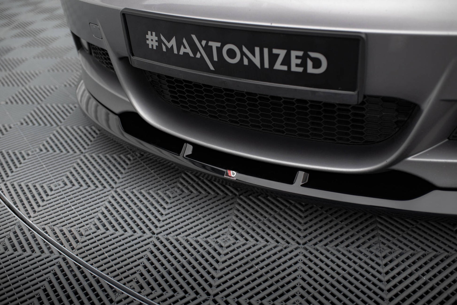 Maxton Front Ansatz V.2 für BMW 1er M-Paket E82 schwarz Hochglanz