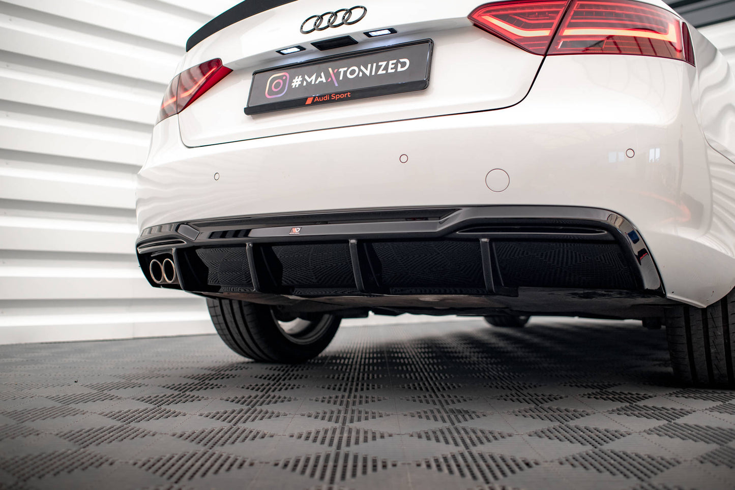 Maxton Diffusor Heck Ansatz für Audi A5 Coupe 8T Facelift (Version mit Doppelauspuff auf einer Seite) schwarz Hochglanz