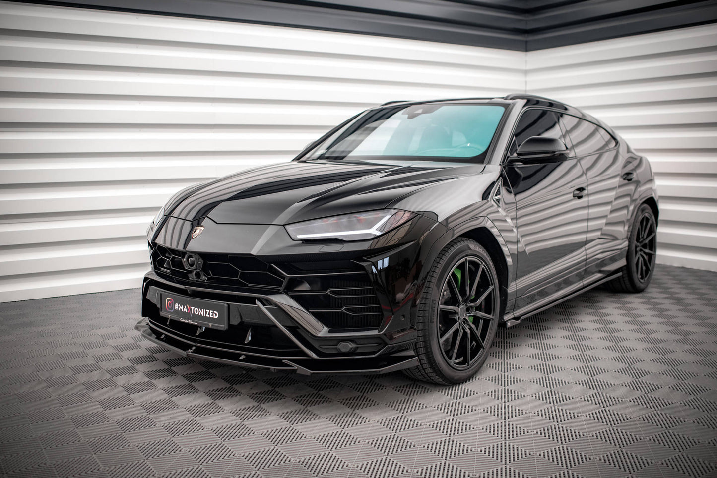 Maxton Front Ansatz V.2 für Lamborghini Urus Mk1 schwarz Hochglanz