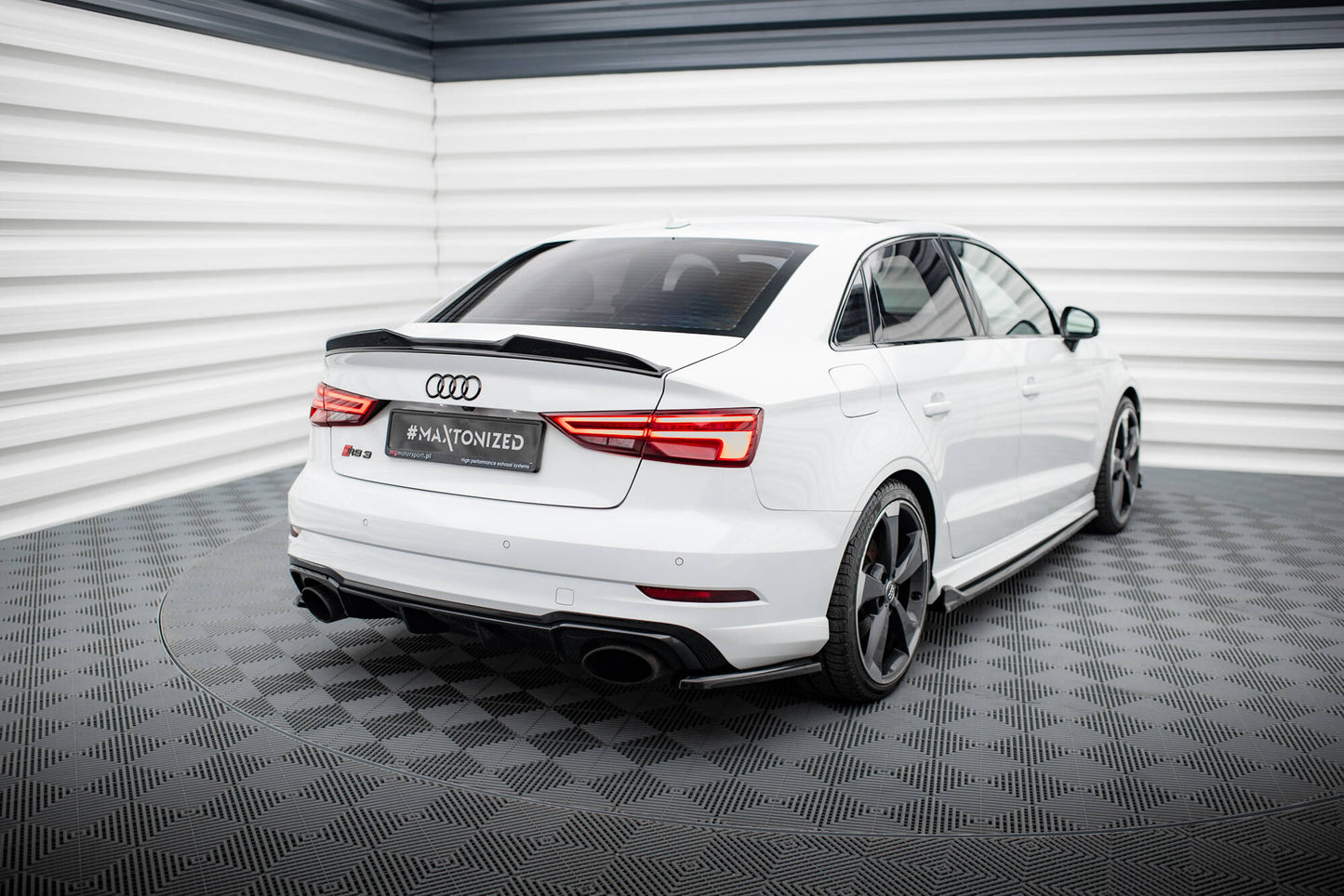 Maxton Heck Ansatz Flaps Diffusor V.2 für Audi RS3 Limousine 8V Facelift schwarz Hochglanz