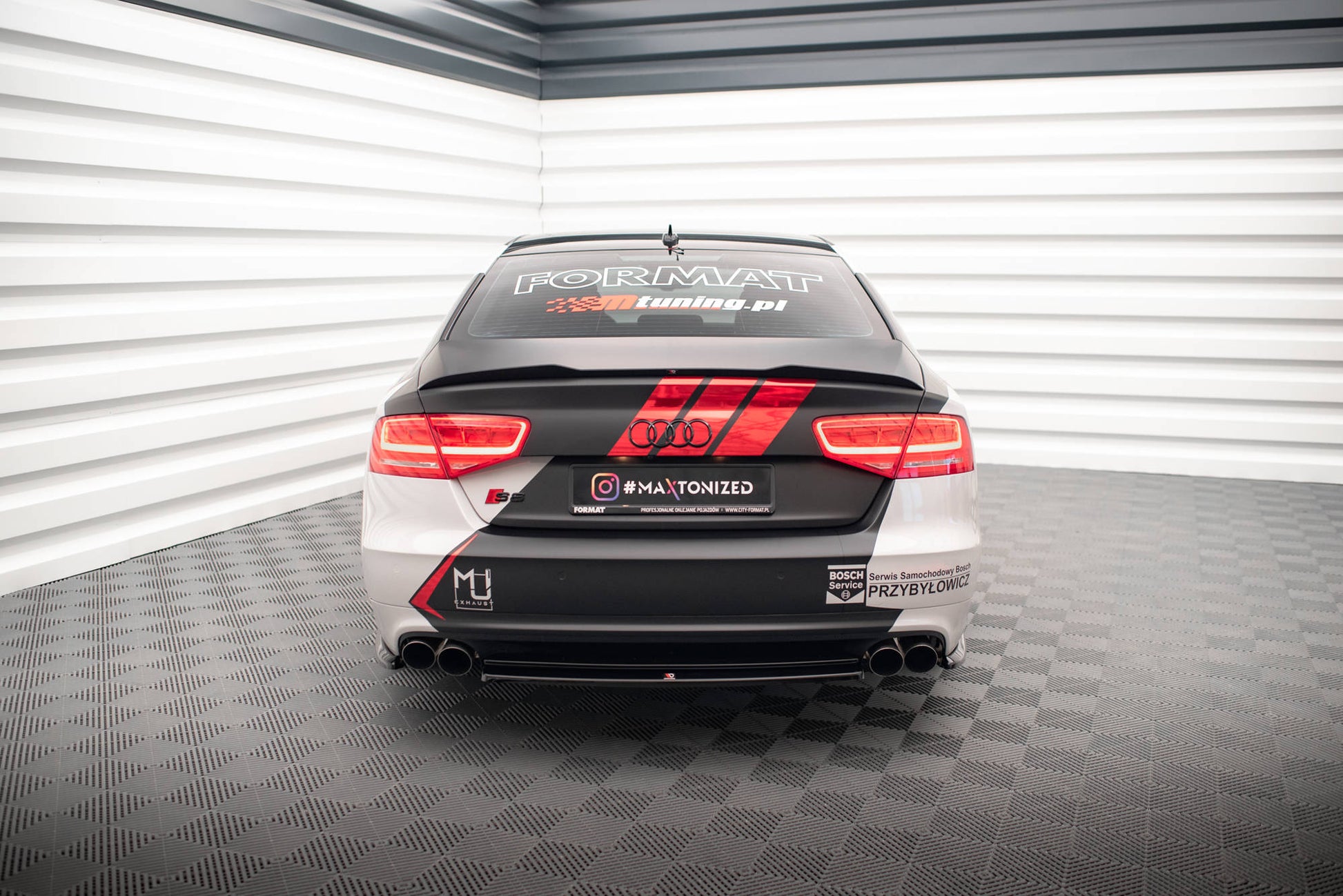 Maxton Mittlerer Diffusor Heck Ansatz für Audi S8 D4 schwarz Hochglanz