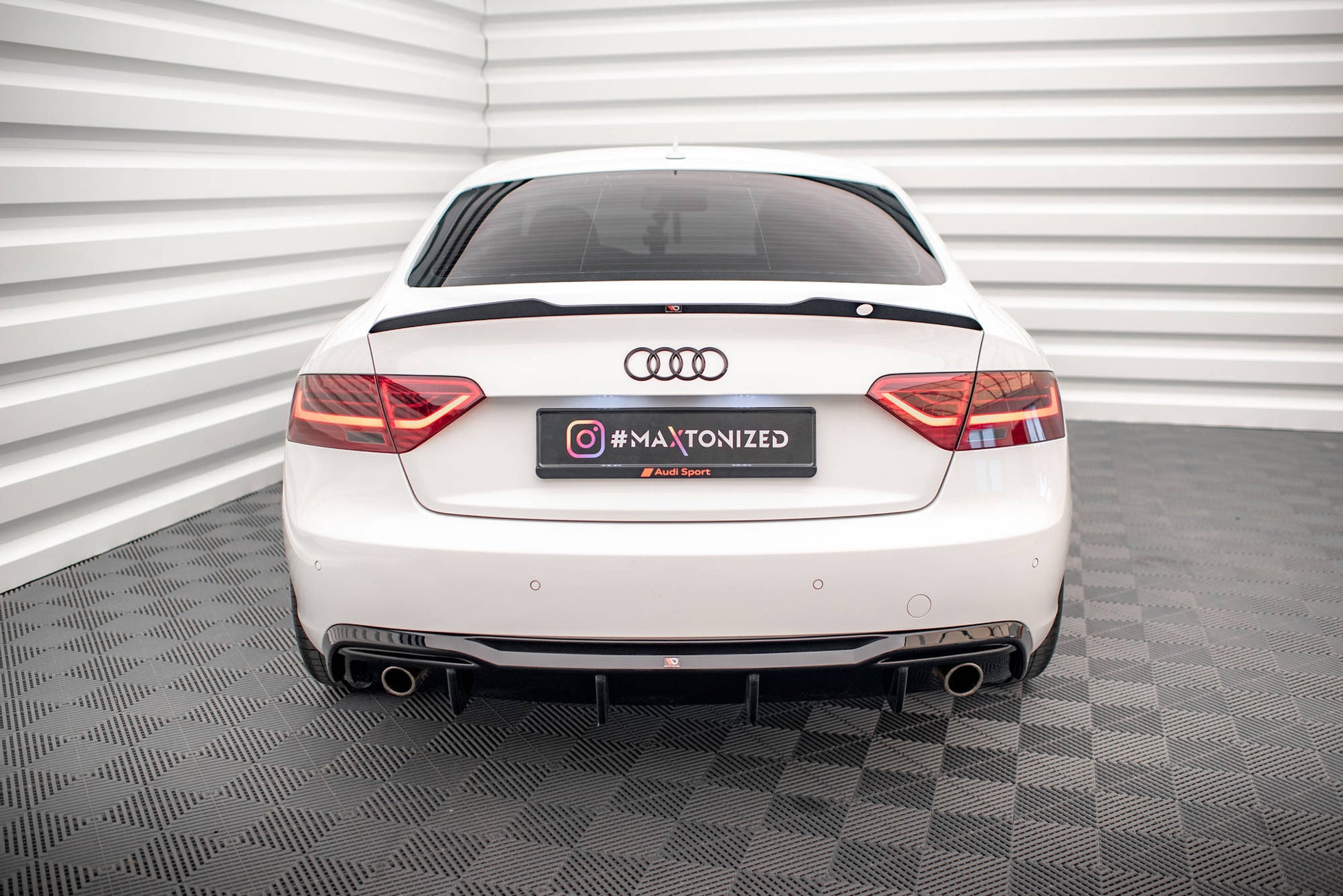 Maxton Diffusor Heck Ansatz für Audi A5 Coupe 8T Facelift (Version mit Einzelauspuff auf beiden Seiten)