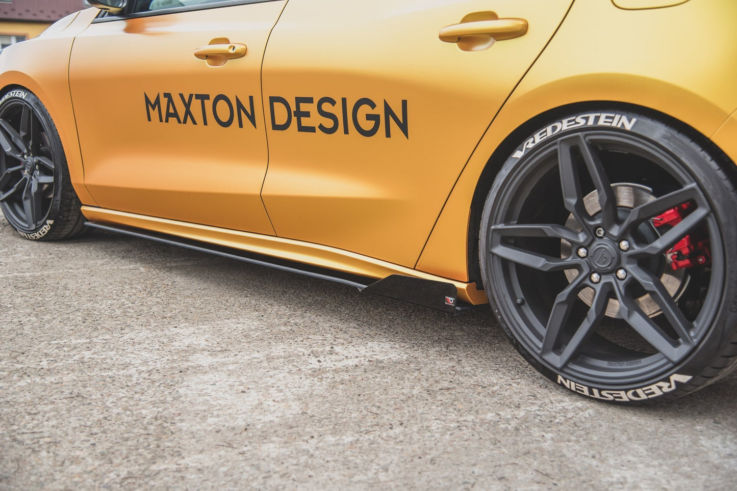 Maxton Robuste Racing Seitenschweller Ansatz für für + Flaps Ford Focus ST / ST-Line Mk4 schwarz Hochglanz