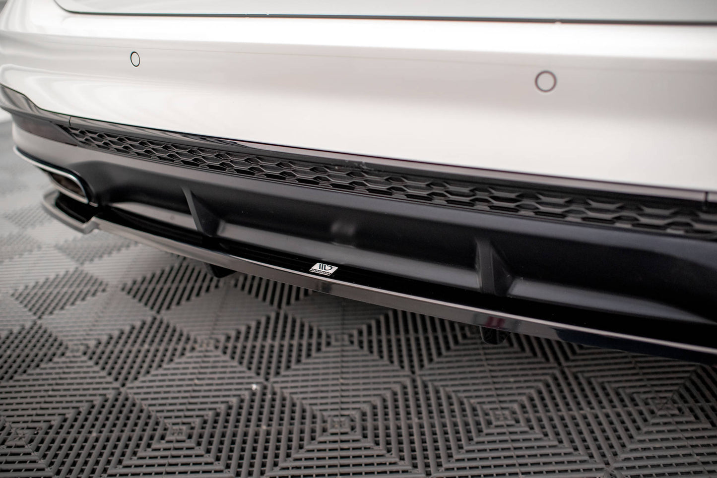 Maxton Mittlerer Diffusor Heck Ansatz DTM Look für V.1 Audi A4 S-Line B9 Facelift schwarz Hochglanz