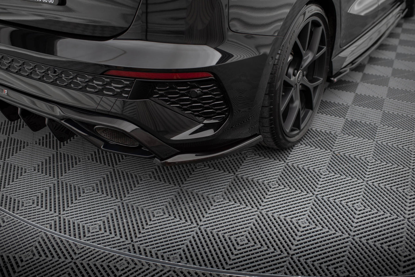 Maxton Heck Ansatz Flaps Diffusor V.2 für Audi RS3 Sportback 8Y schwarz Hochglanz