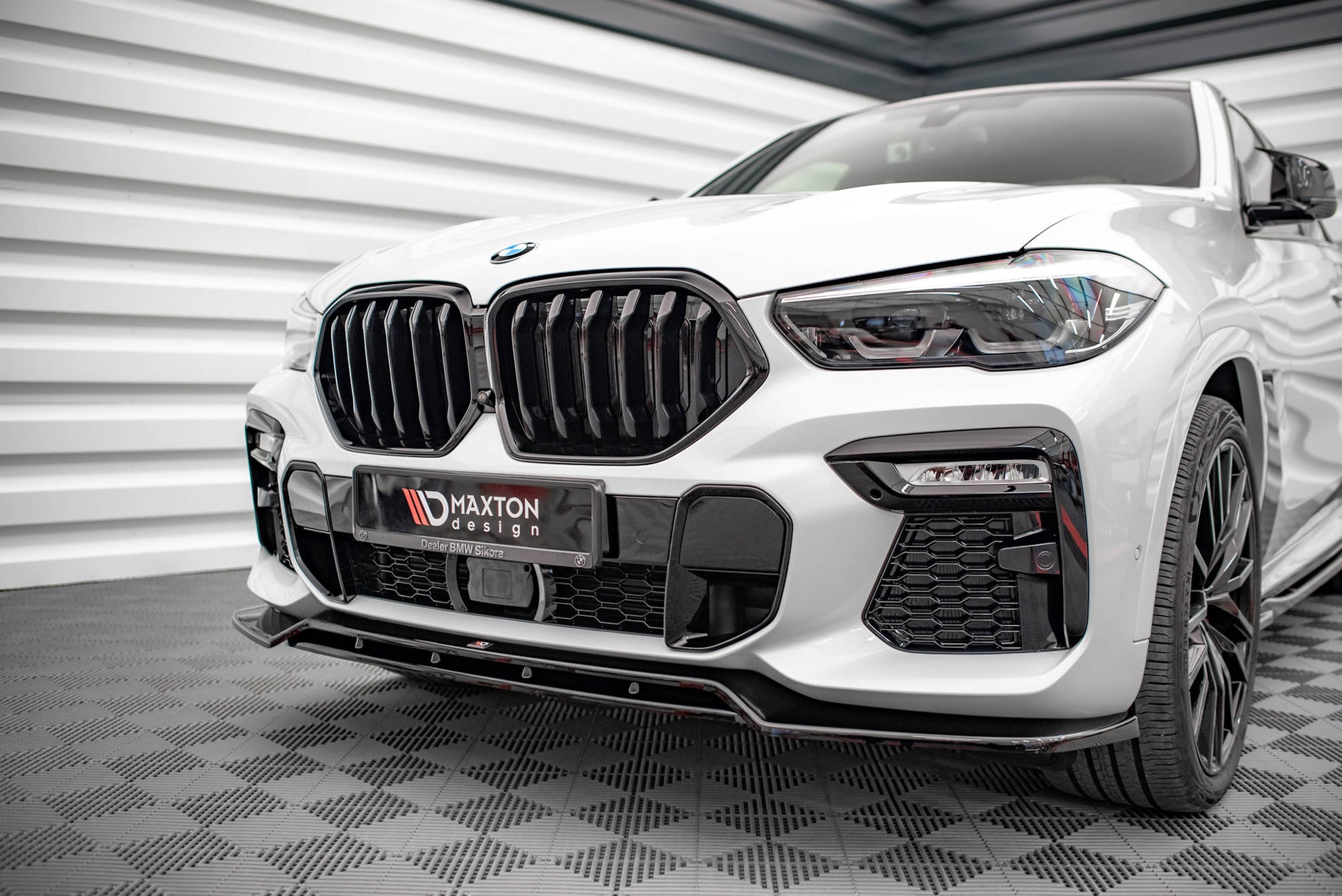 Maxton Front Ansatz V.2 für BMW X6 M-Paket G06 schwarz Hochglanz