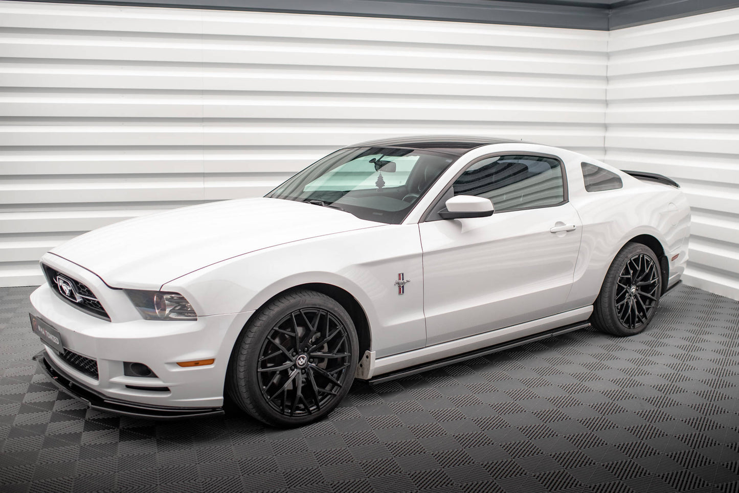Maxton Seitenschweller Ansatz für Ford Mustang Mk5 Facelift schwarz Hochglanz