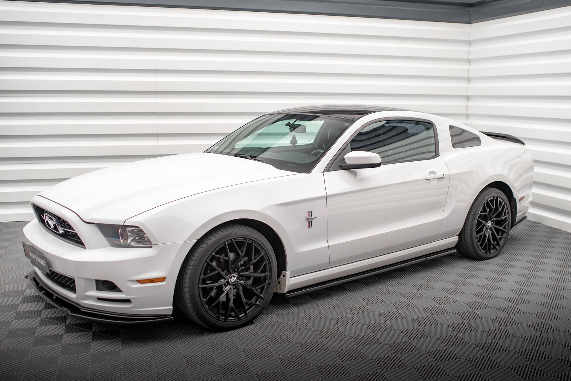 Maxton Seitenschweller Ansatz für Ford Mustang Mk5 Facelift schwarz Hochglanz