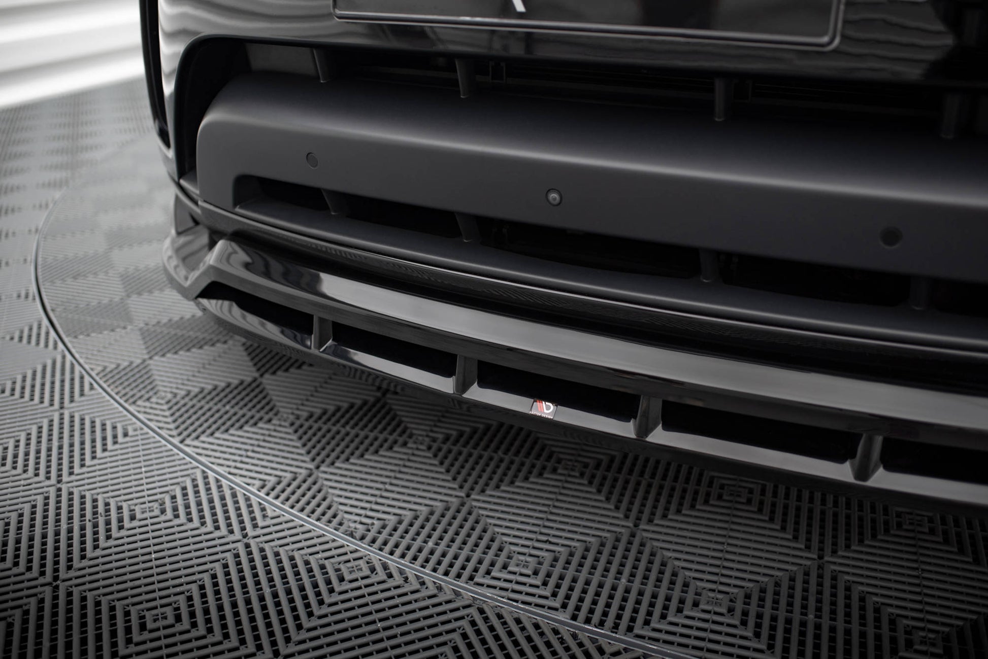 Maxton Front Ansatz für Land Rover Discovery HSE Mk5 schwarz Hochglanz