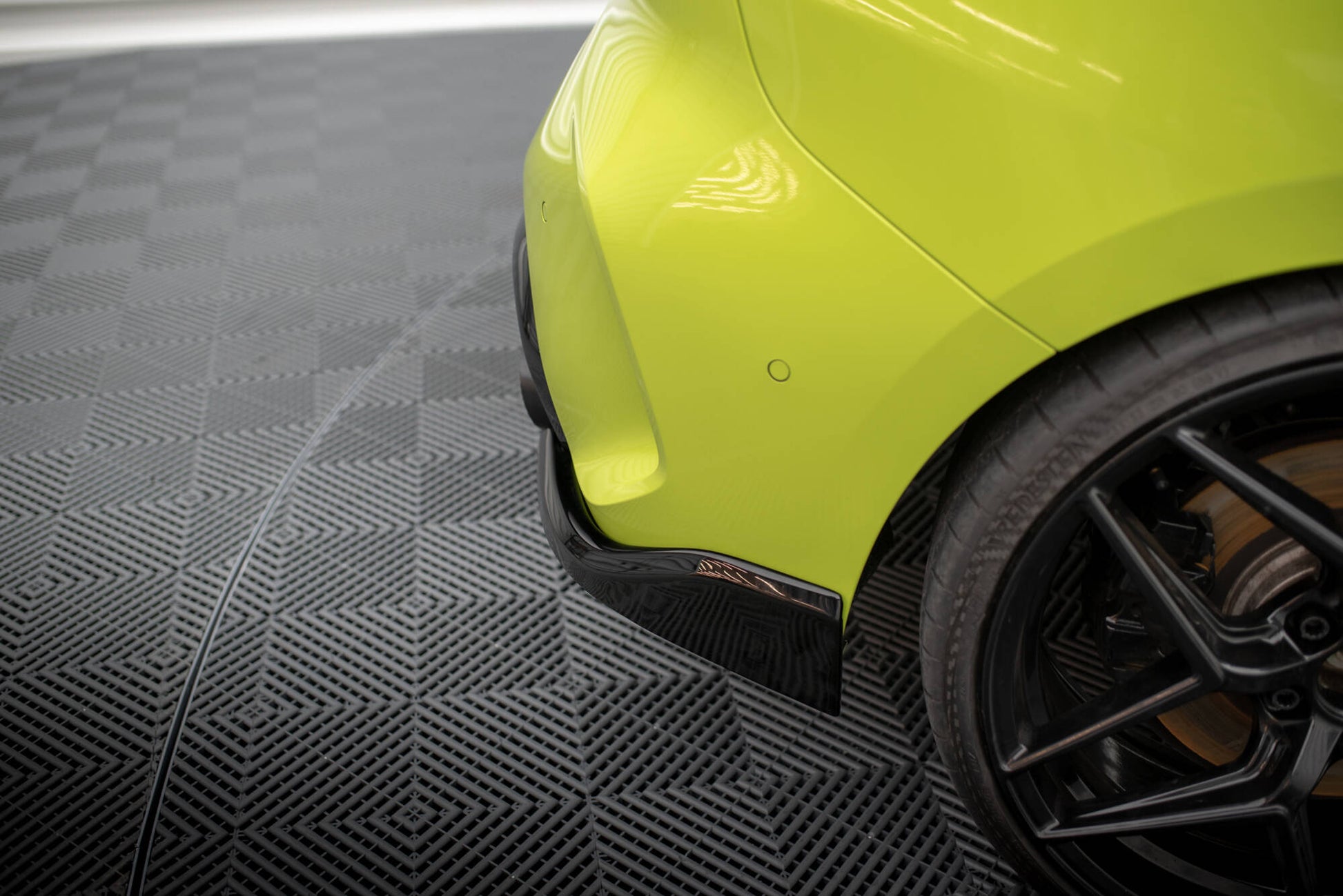 Maxton Heck Ansatz Flaps Diffusor V.1 für2 BMW 1er M-Paket / M135i F40 schwarz Hochglanz