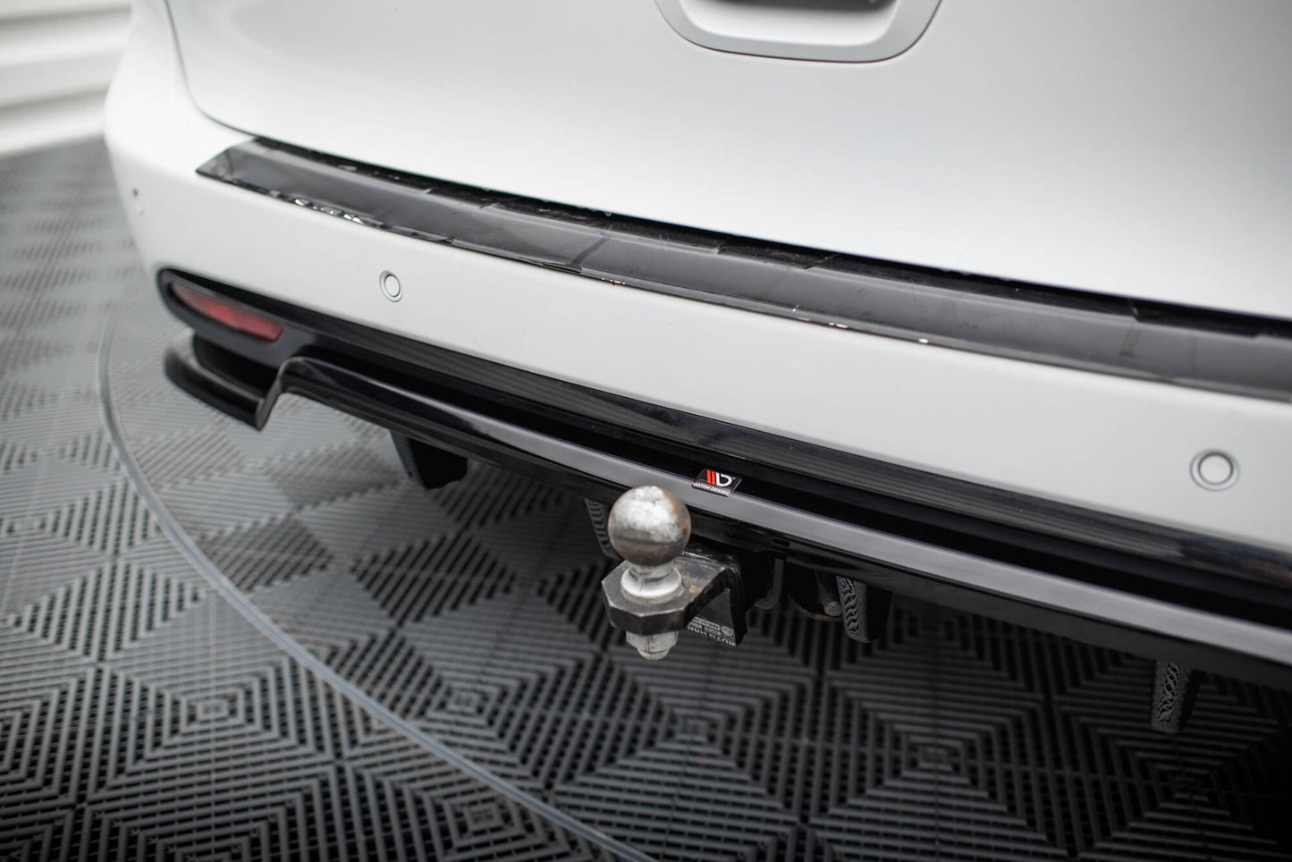 Maxton Mittlerer Diffusor Heck Ansatz DTM Look für Chrysler Pacifica Mk2 Facelift schwarz Hochglanz
