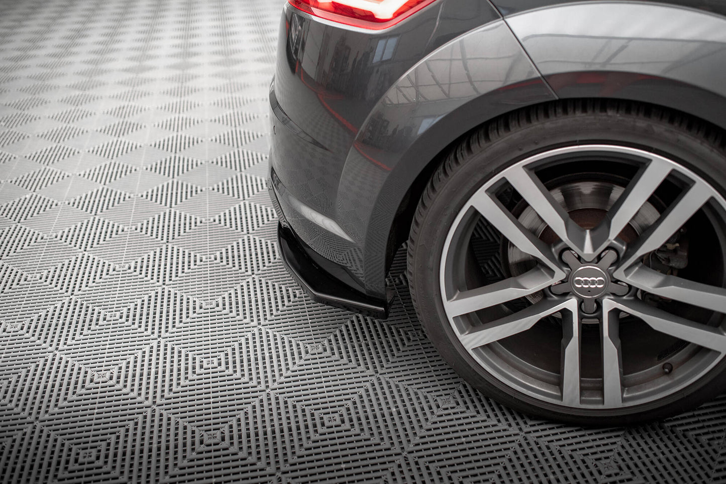 Maxton Heck Ansatz Flaps Diffusor V.2 für Audi TT S-Line 8S schwarz Hochglanz