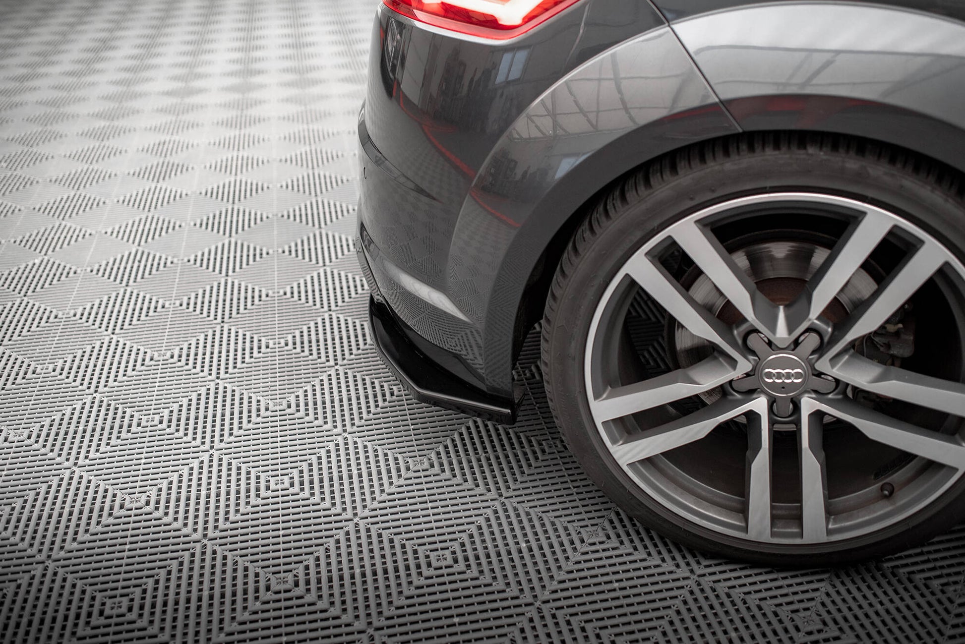 Maxton Heck Ansatz Flaps Diffusor V.2 für Audi TT S-Line 8S schwarz Hochglanz