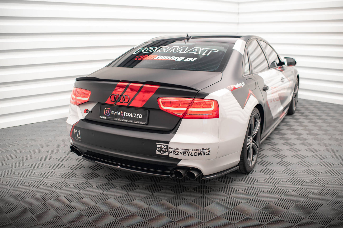 Maxton Mittlerer Diffusor Heck Ansatz für Audi S8 D4 schwarz Hochglanz