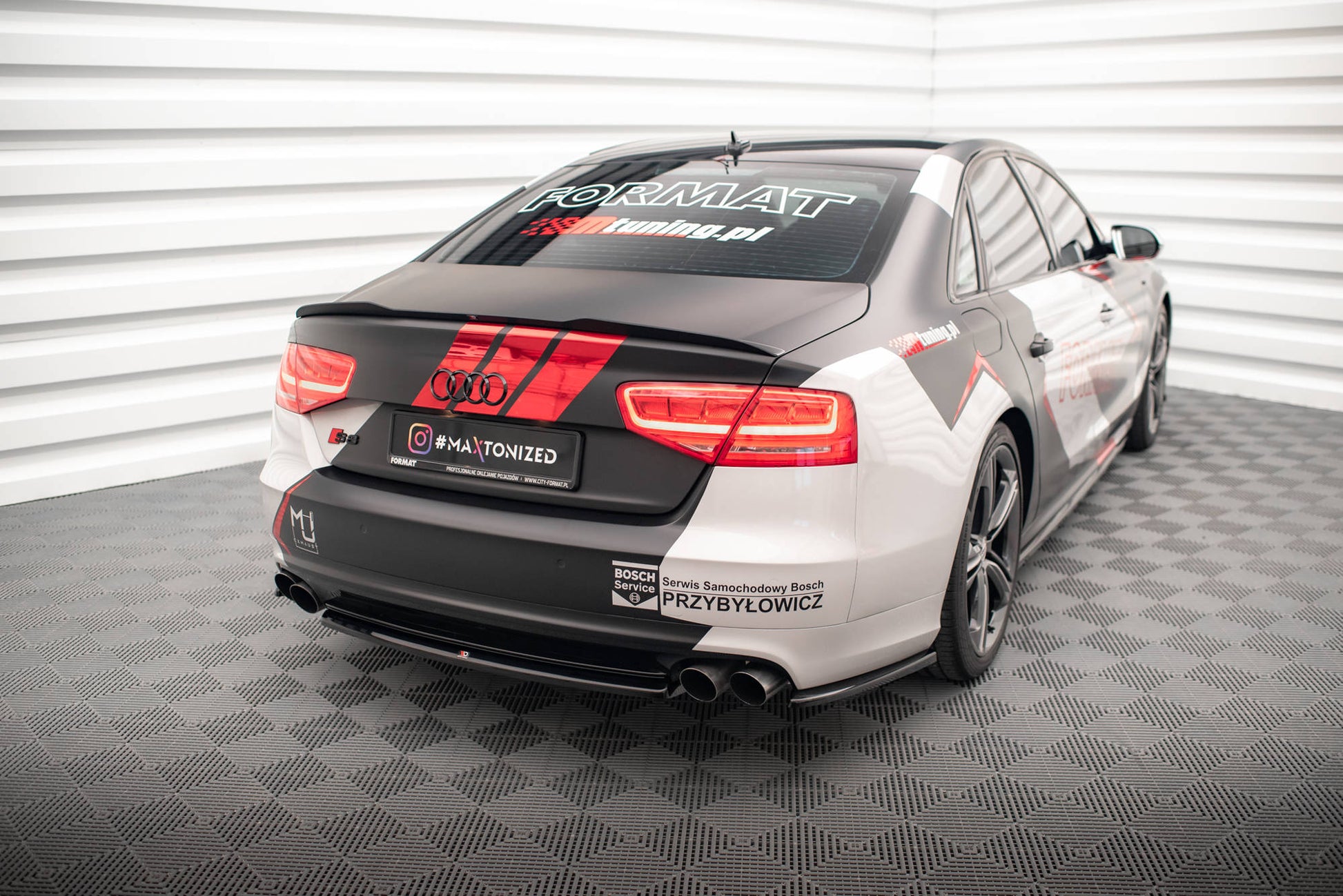 Maxton Mittlerer Diffusor Heck Ansatz für Audi S8 D4 schwarz Hochglanz