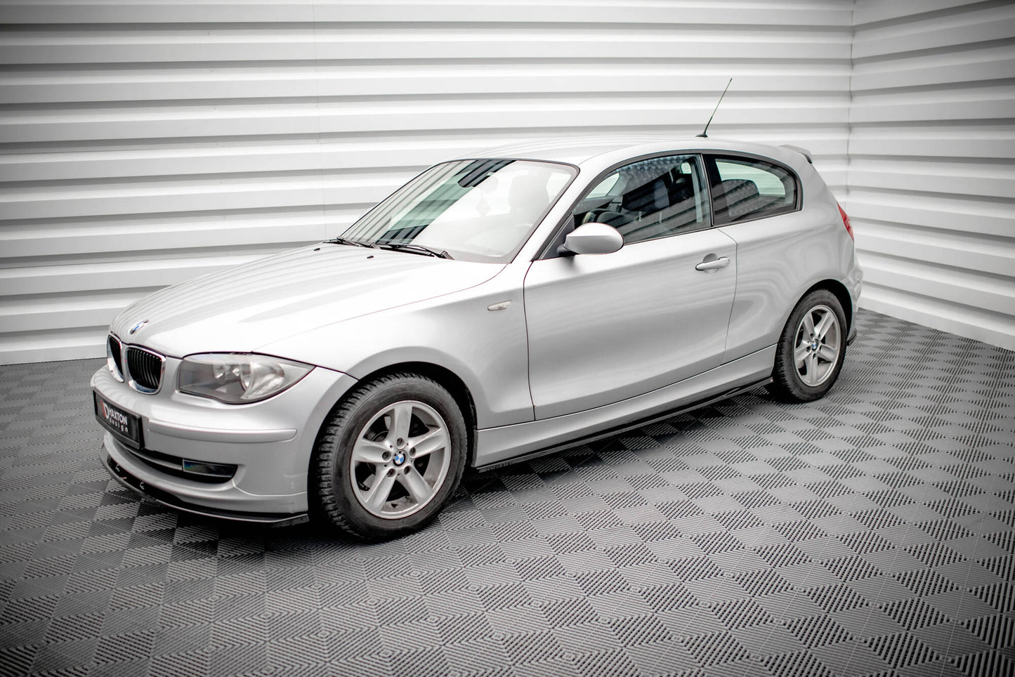 Maxton Seitenschweller Ansatz für V.2 für BMW 1er E81 Facelift schwarz Hochglanz