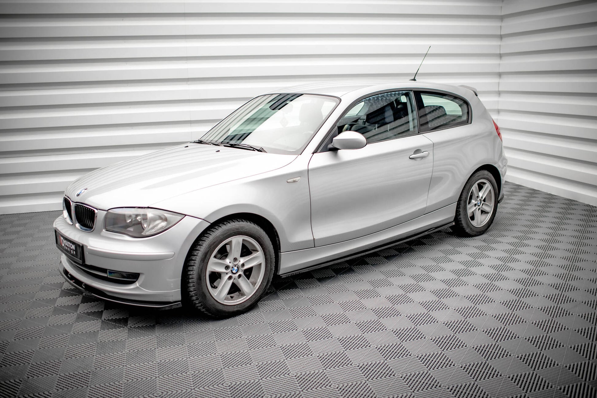 Maxton Seitenschweller Ansatz für V.2 für BMW 1er E81 Facelift schwarz Hochglanz